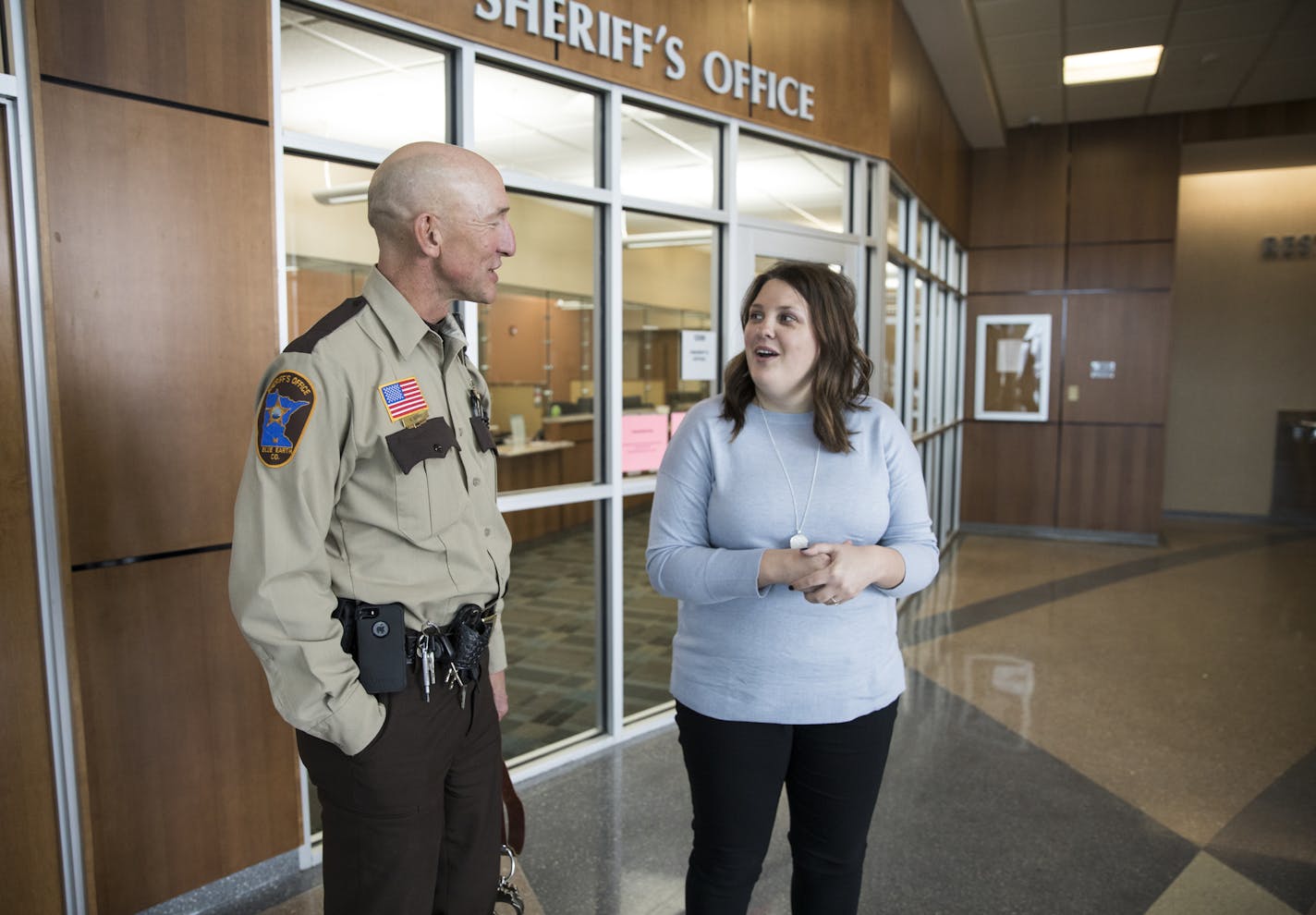 Social worker Jessi Hornick finished a briefing with transport officer Richard Murray on a woman he had driven to the hospital in Mankato that day.