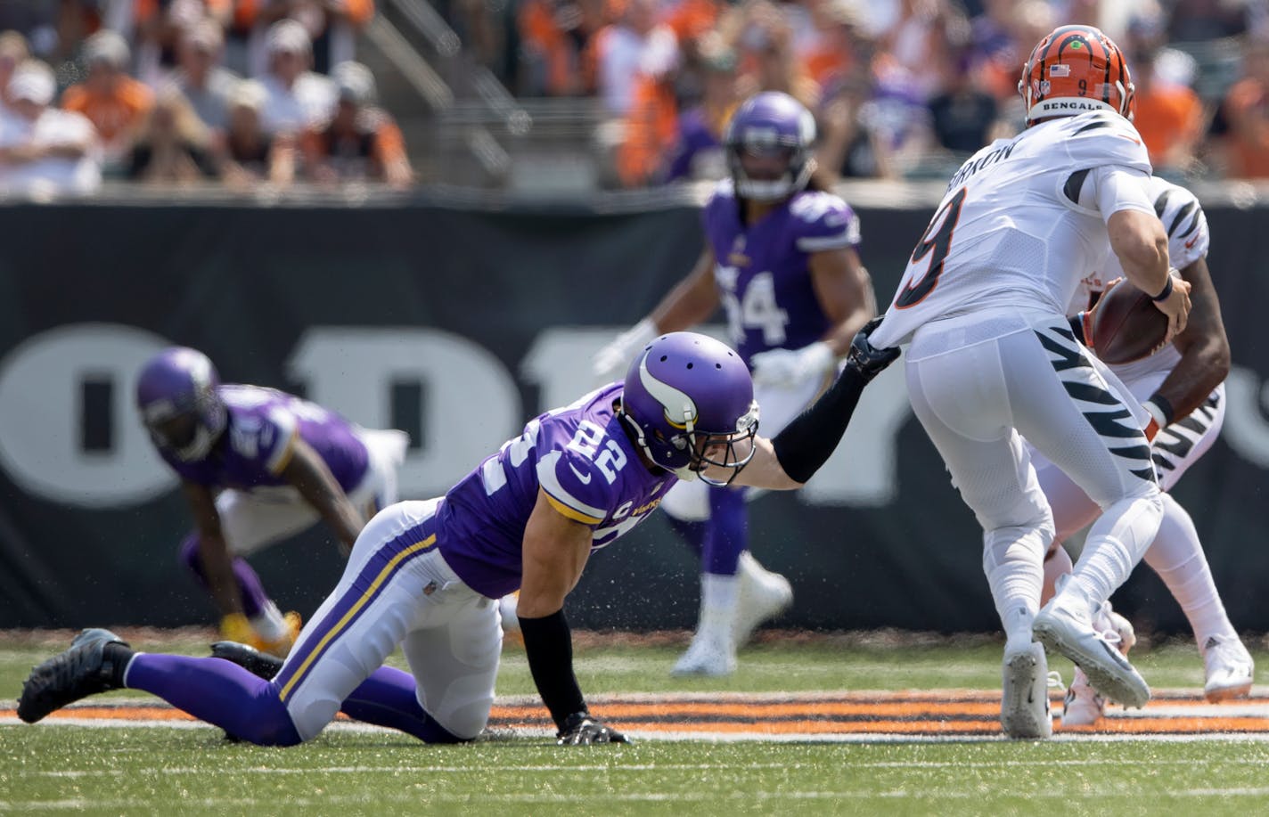 Cincinnati Bengals quarterback Joe Burrow (9) was pressured by Minnesota Vikings Harrison Smith (22) in the second quarter.