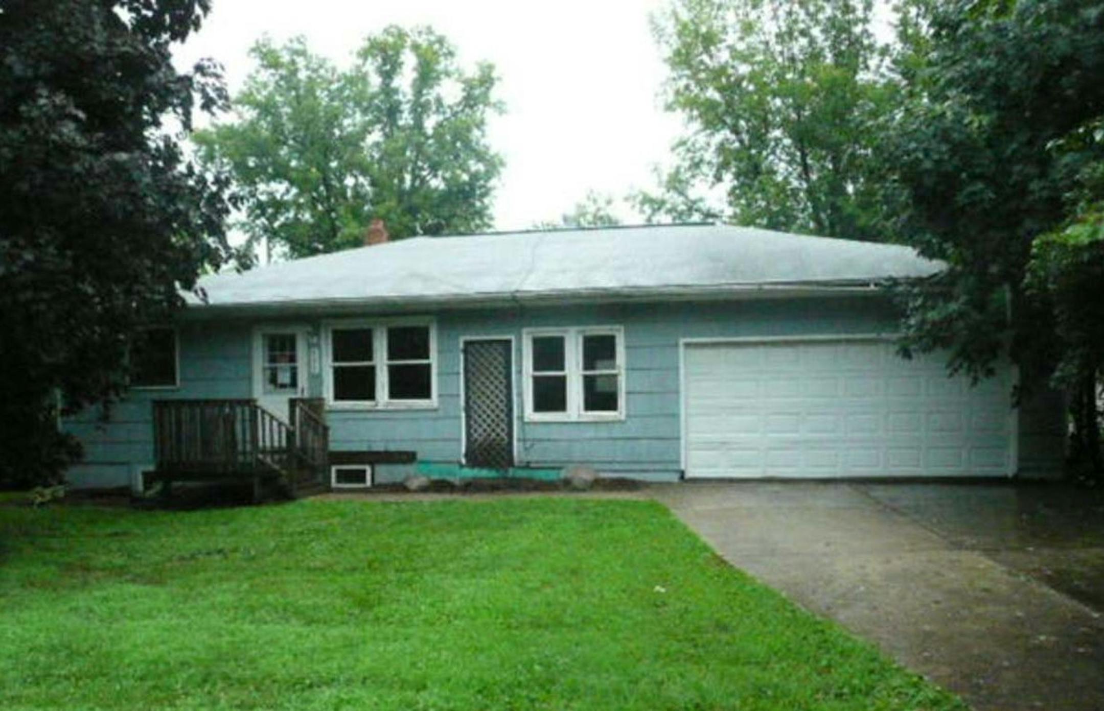 St. Paul Park
Built in 1957, this three-bedroom, two-bath house has 1,614 finished square feet and features three bedrooms on one level, formal diving room, central air conditioning, full basement and two-car attached garage. Listed by Laurie Macko, Keller Williams Premier Realty, 651-238-4848.