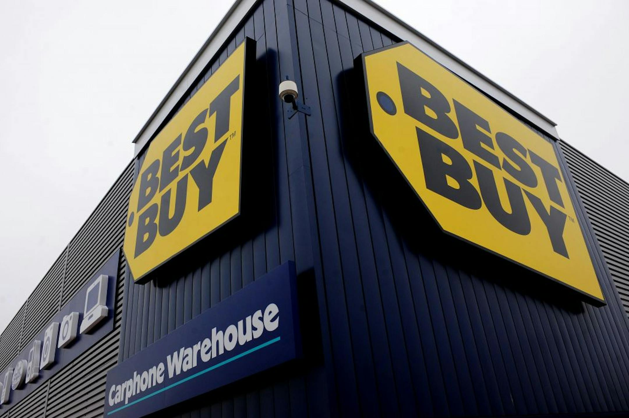Best Buy shops set to shut. A general view of Carphone Warehouse's Best Buy store at Kingsway, Derby. More than 1,000 jobs are under threat after retailer Carphone Warehouse announced it was pulling the plug on its Best Buy stores in the UK. Picture date: Monday November 7, 2011. The company has launched a consultation about closing the 11 shops as it shifts its focus to selling more electronics goods through its Carphone Warehouse outlets. See PA story CITY Carphone. Photo credit should read: R