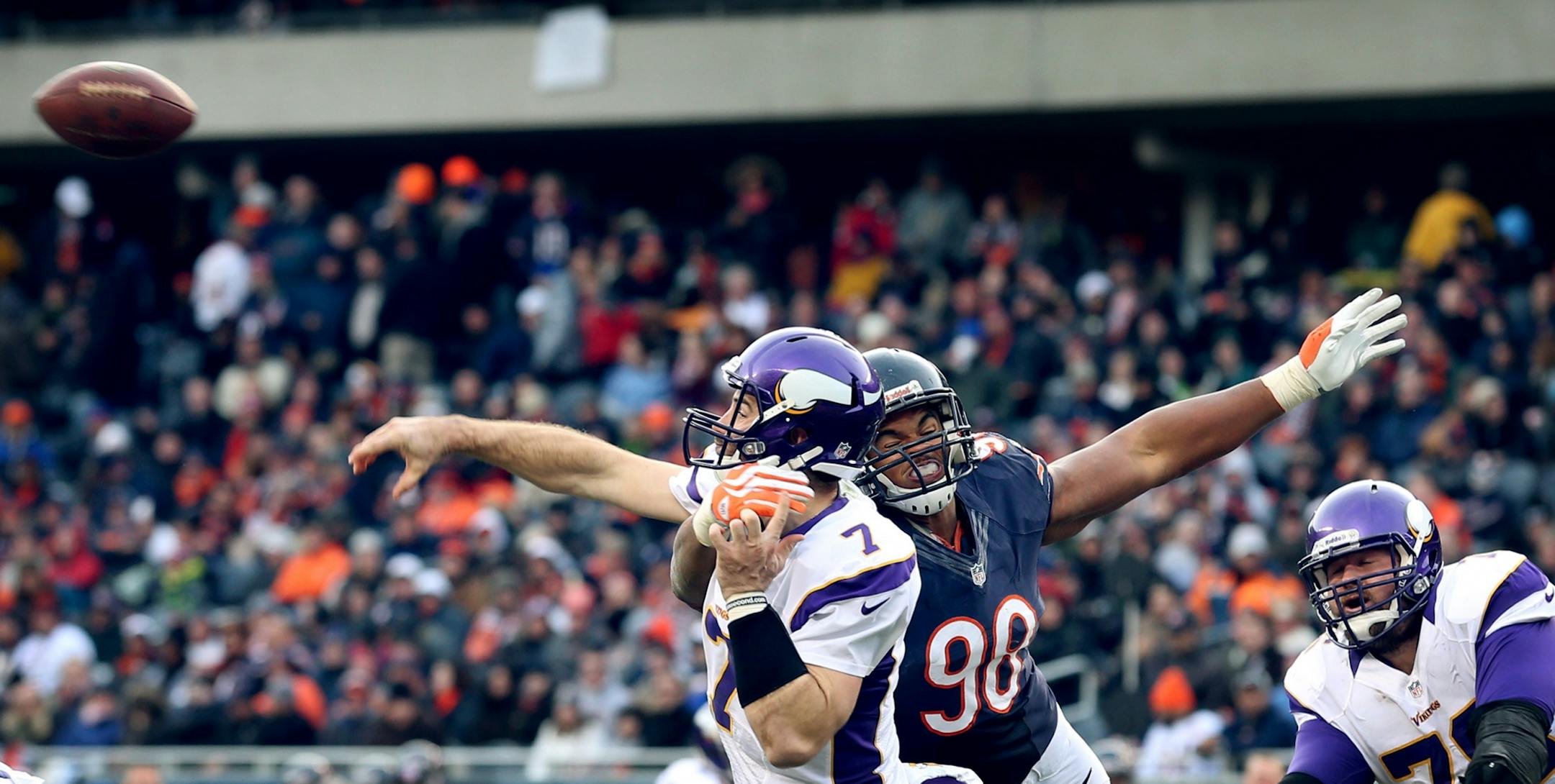 Chicago's Corey Wootton (98) pressured Christian Ponder into throwing an incomplete pass in the fourth quarter.