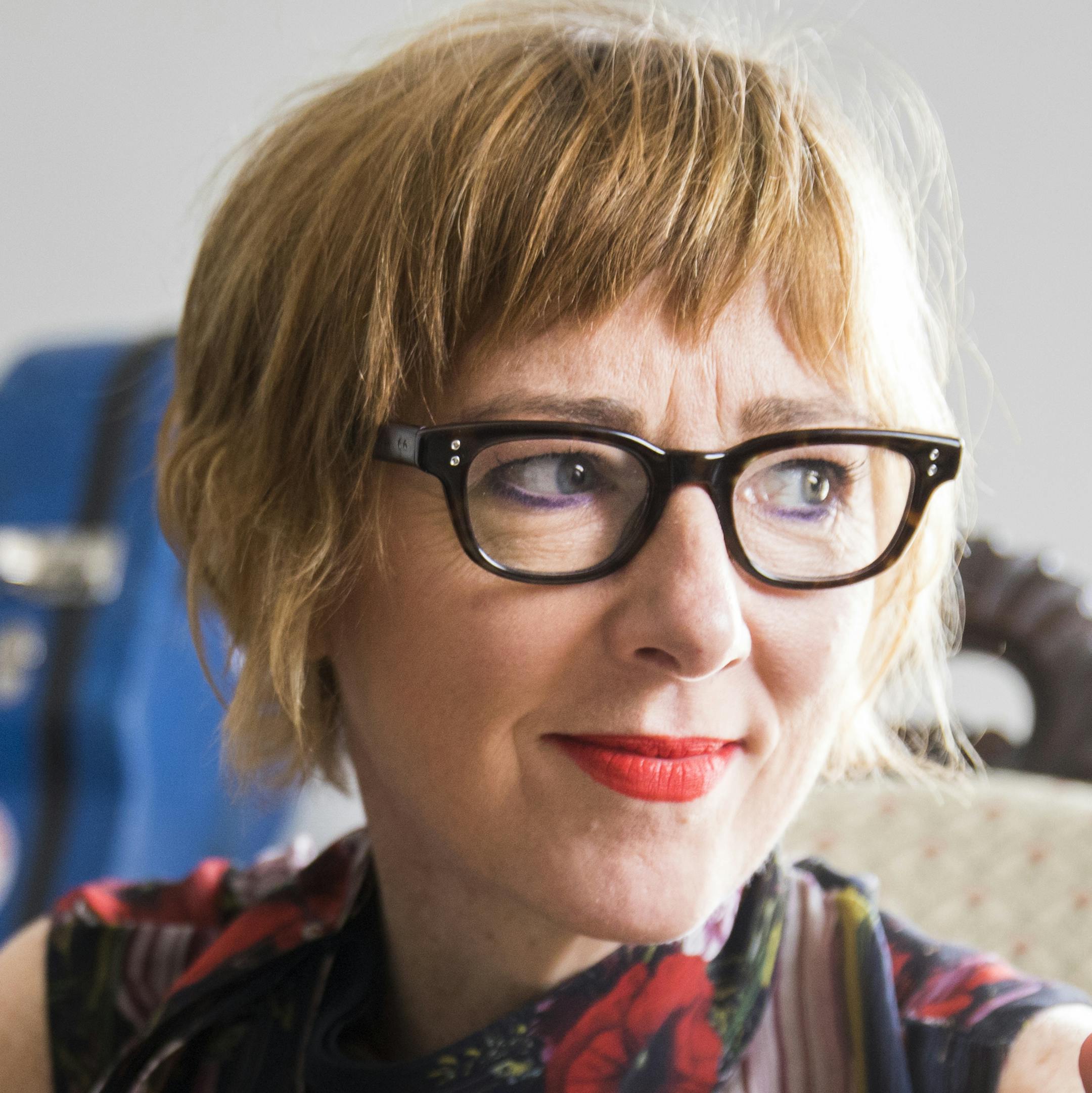 Jonatha Brooke poses for a portrait in her Minneapolis home. ] LEILA NAVIDI &#xef; leila.navidi@startribune.com BACKGROUND INFORMATION: Jonatha Brooke, acclaimed singer-songwriter, in her Minneapolis home on Tuesday, April 4, 2017.