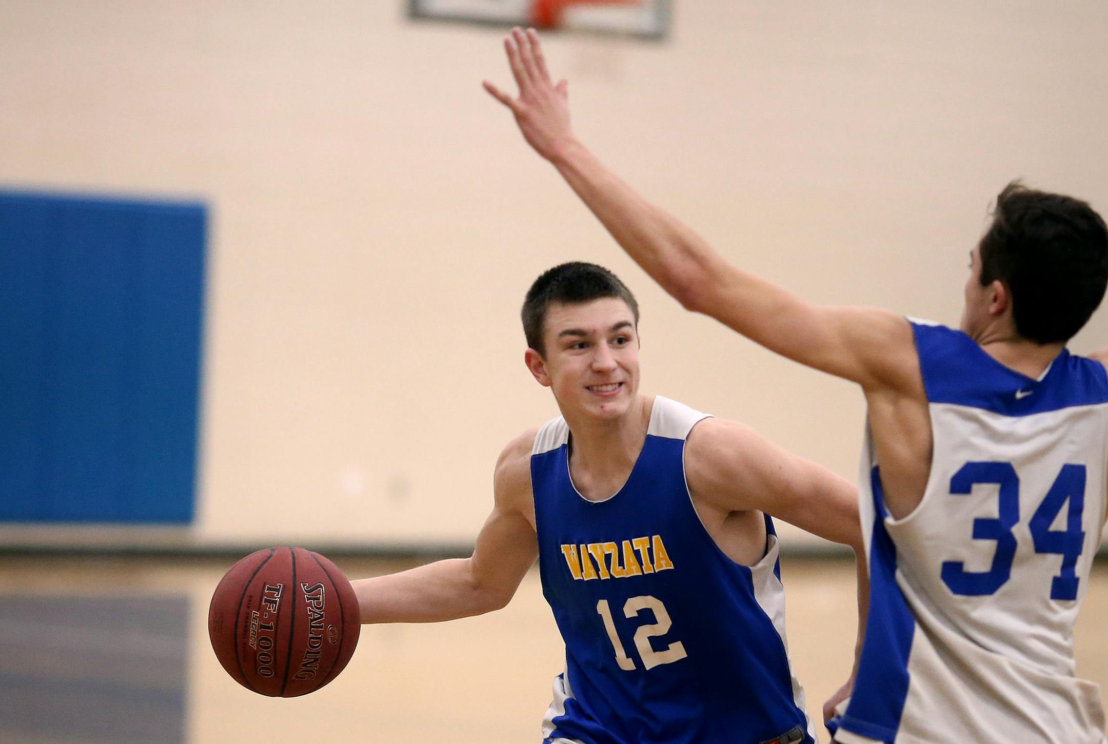 Gavin Baumgartner (12) passed the ball to a teammate during practice last week.
