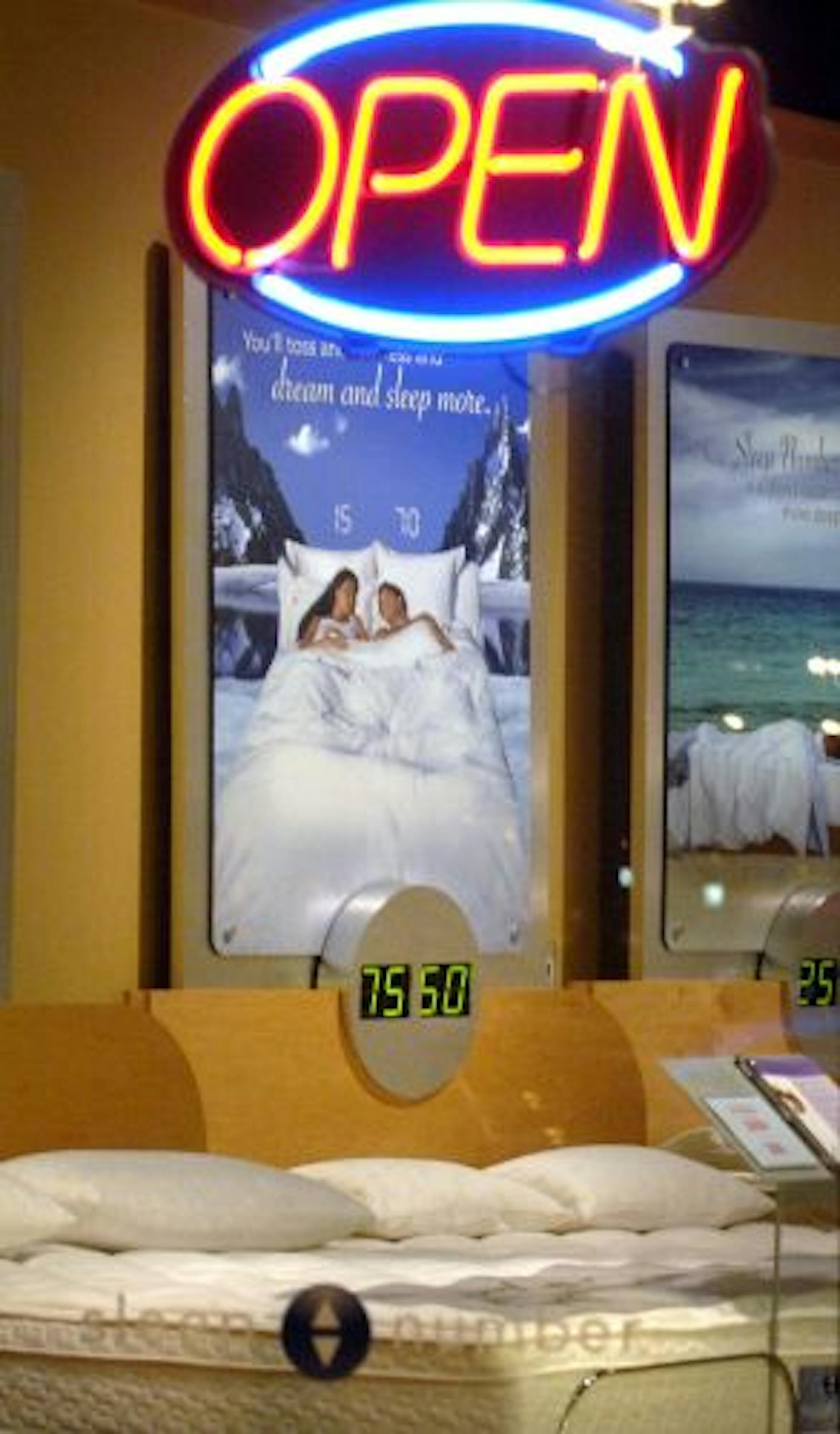 GLEN STUBBE � gstubbe@startribune.com -- Monday, February 4, 2008 -- Woodbury, Minn. -- The Select Comfort store, Valley Creek Plaza, Woodbury, Minn.