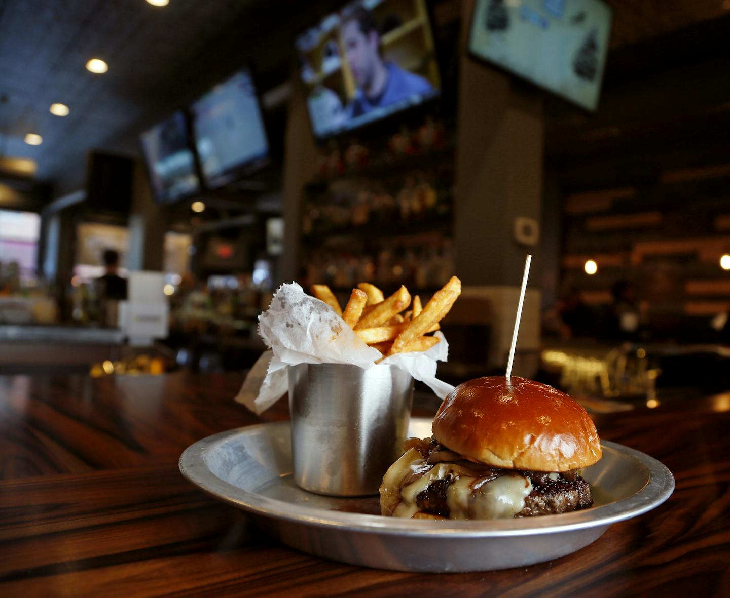 The Red Wine burger of the Pub 819 taken Sunday January 25, 2015 Hopkins, MN.] Jerry Holt/ Jerry.Holt@Startribune.com