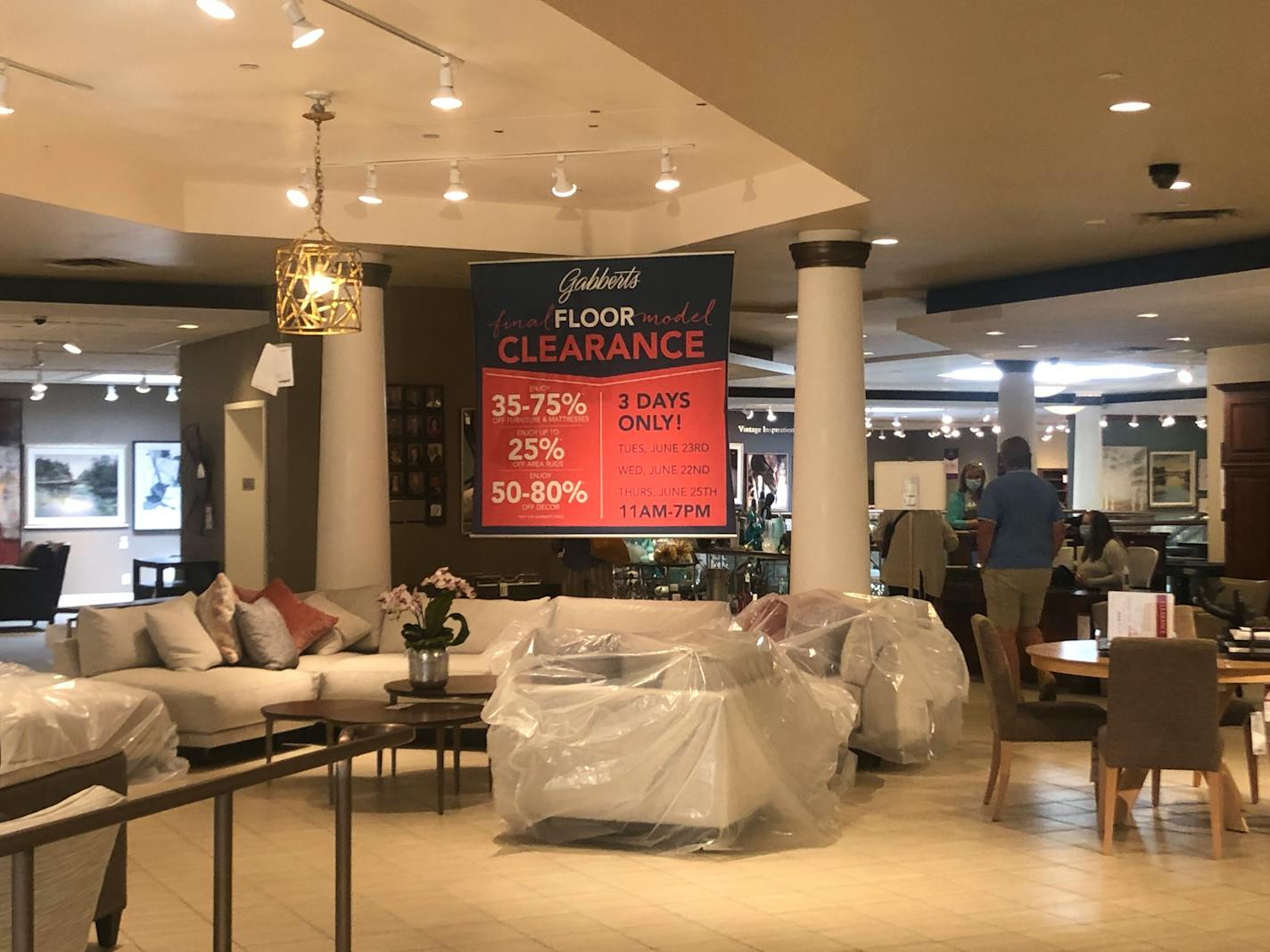 Gabberts is holding a closing sale at the Galleria, where it was an anchor tenant when the shopping center opened in the early 1970s.