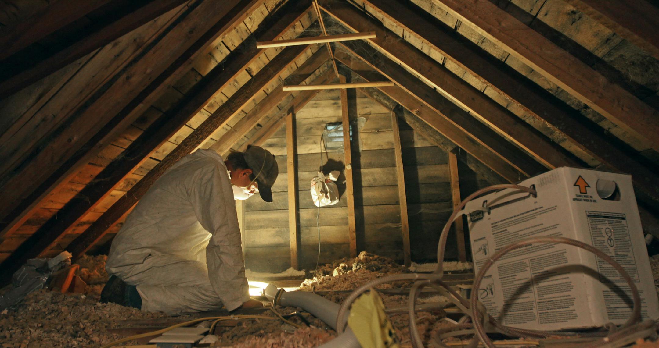 BRUCE BISPING ¥ bbisping@startribune.com Quamba MN., Tuesday, 9/22/2009] Technician Brian Heckenlaible used a hose to blow in insulation into the attic of Dorothy Rianes home built in 1907. The energy audit and insulation of the home is funded with stimulus monies.