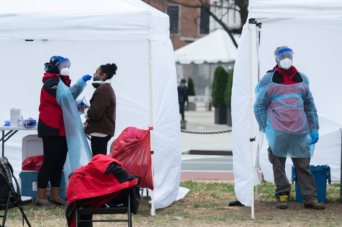 A coronavirus testing site in Farragut Square in Washington, D.C., on Dec. 21. Cases of common cold and flu this season have made it more difficult to know what you've been infected with. MUST CREDIT: Photo for The Washington Post by Craig Hudson