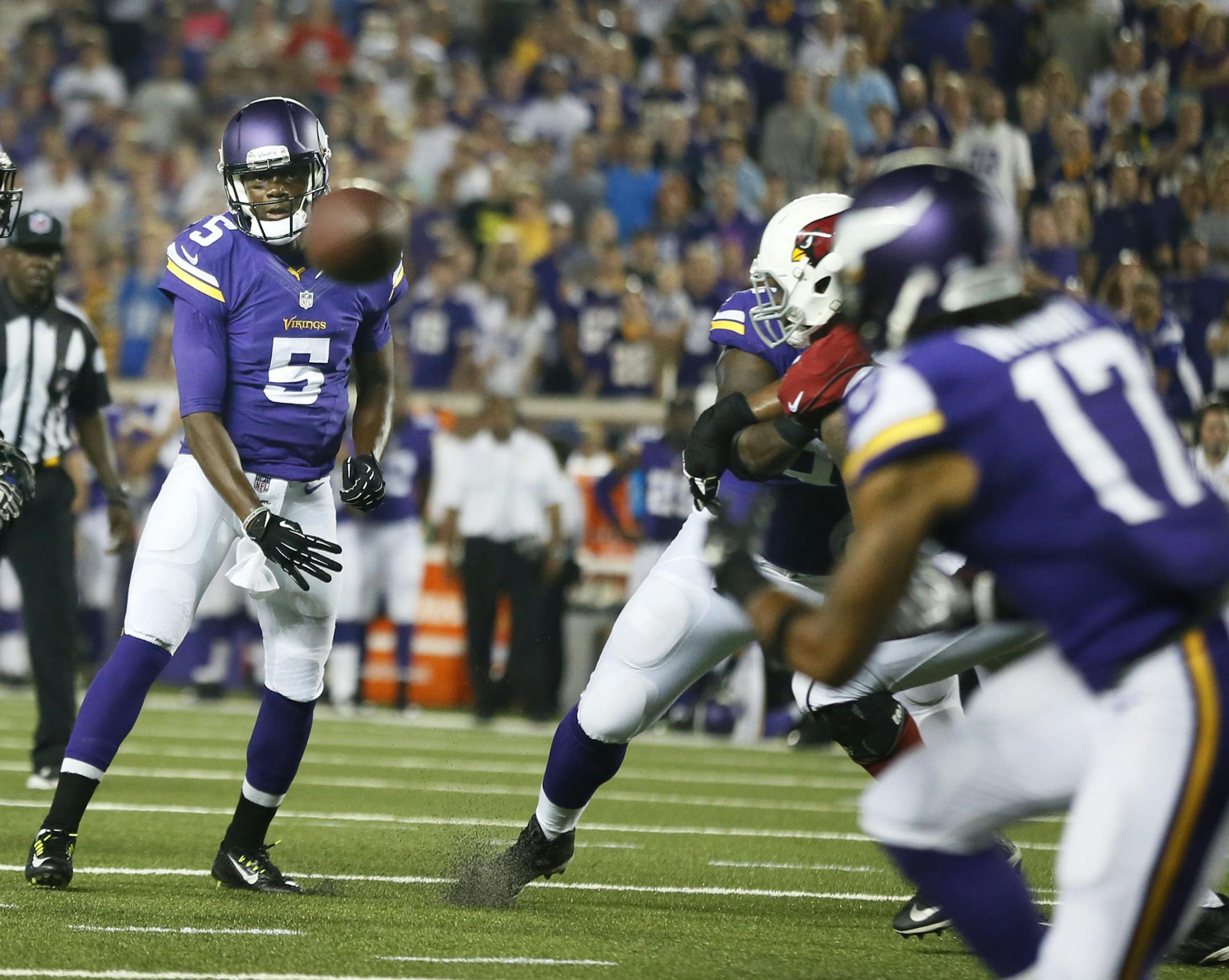 Minnesota Vikings quarterback Teddy Bridgewater (5) completed a two point conversion to receiver Jarius Wright (17) in the fourth quarter. Saturday August 16 , 2014 in Minneapolis MN . ] Jerry Holt Jerry.holt@startribune.com