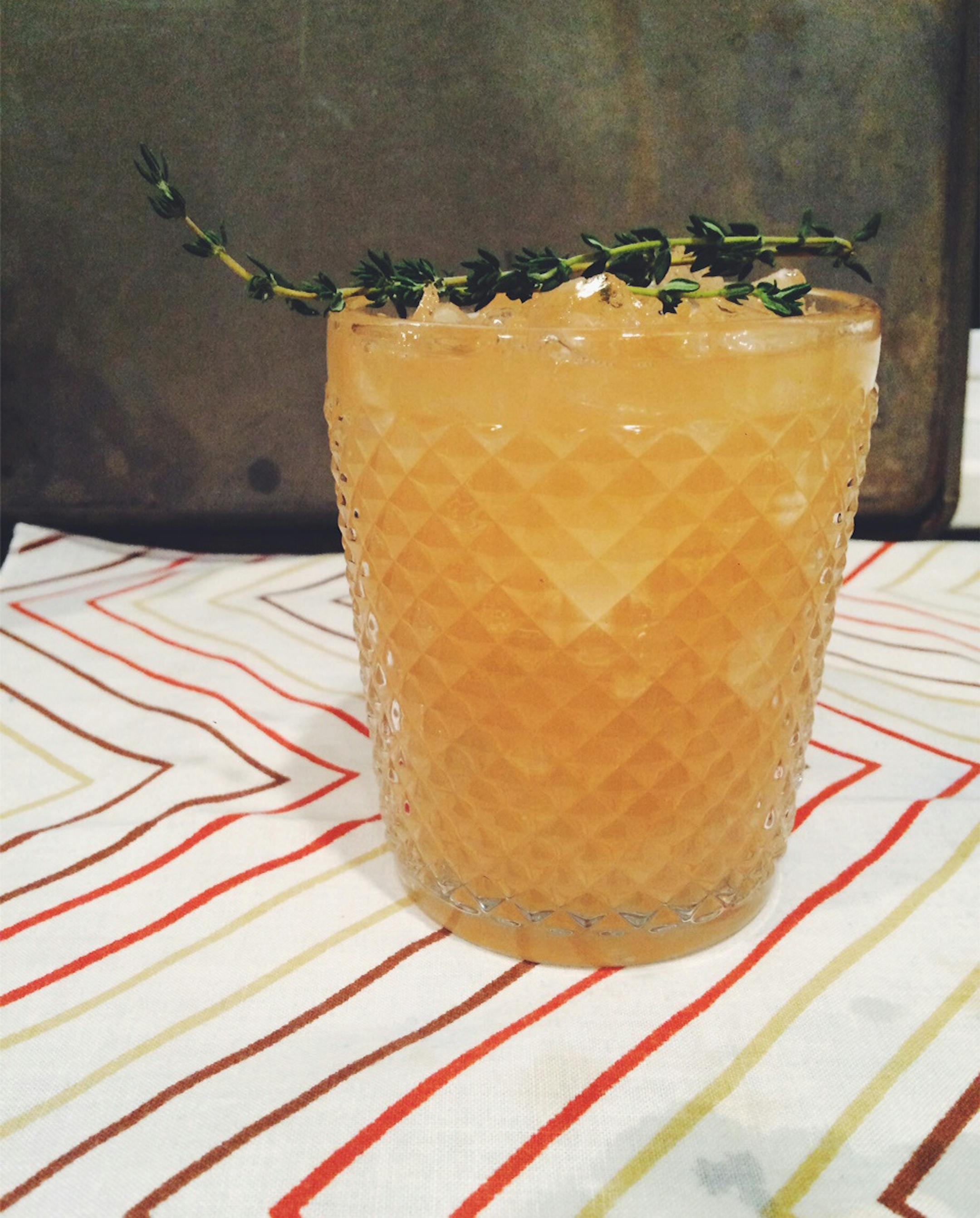 Peach-thyme rum smash. Photo by Amelia Rayno amelia.rayno@startribune.com