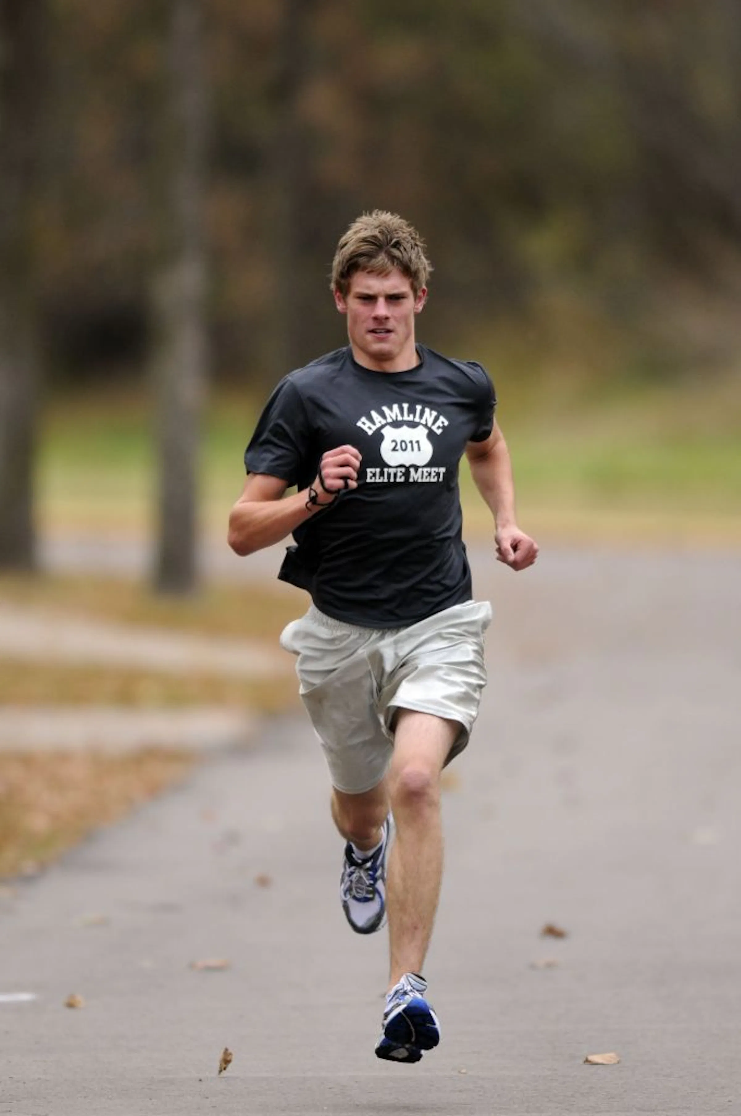 Runner/actor risks all