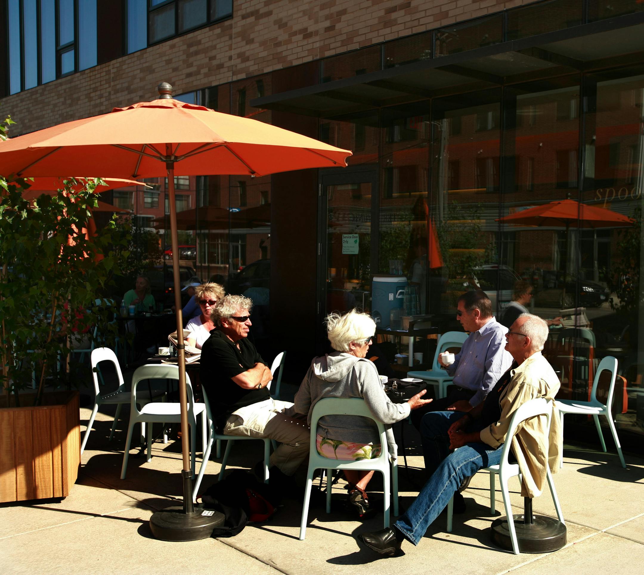 Steve Rice &#x2022; srice@startribune.com Minneaoplis, 05/13/2007 - Diners have breakfast at Spoonriver located next to the weekend Mill City Farmers Market. ORG XMIT: MIN2016012210235477