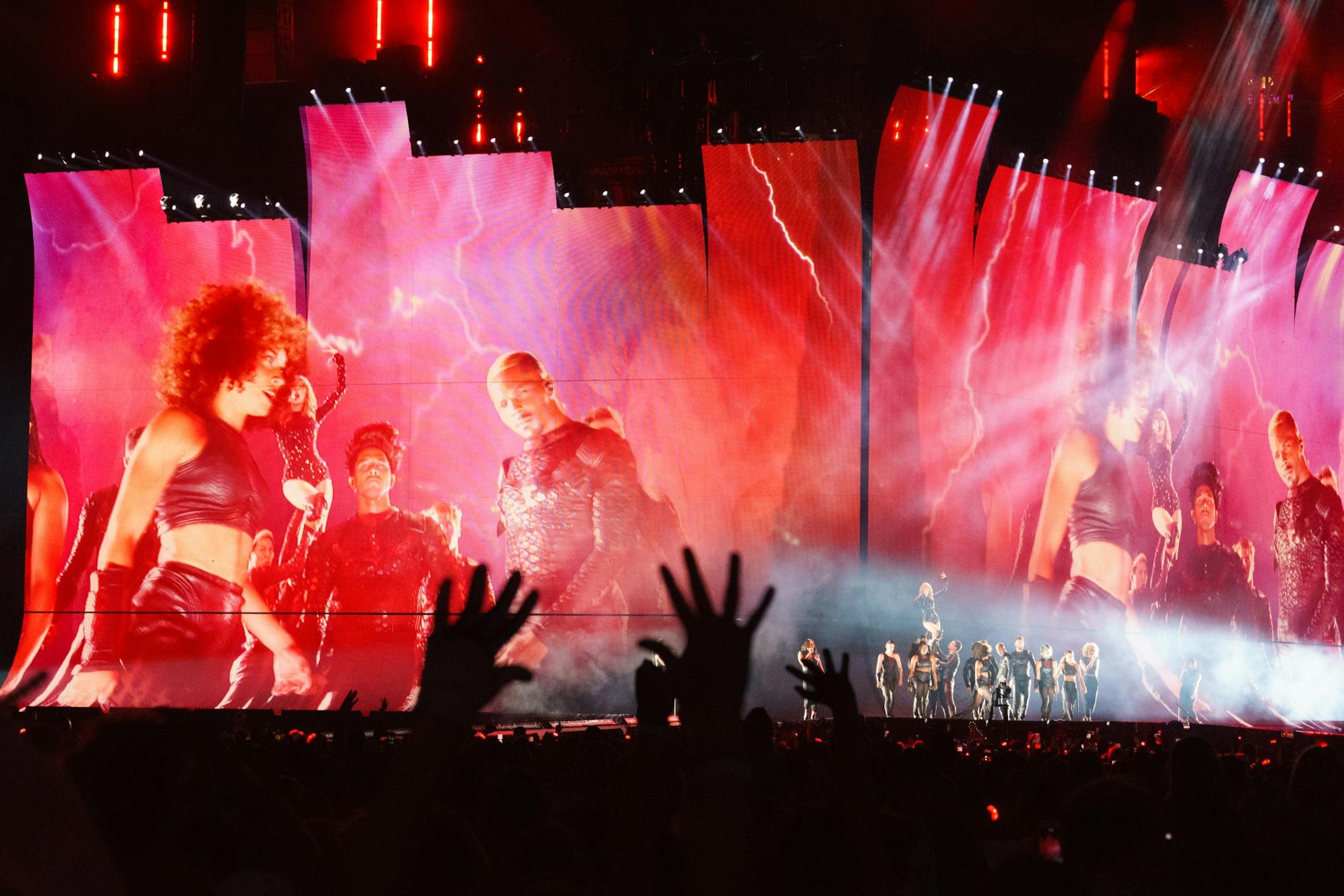 Taylor Swift performed at TCF Bank Stadium Friday evening.