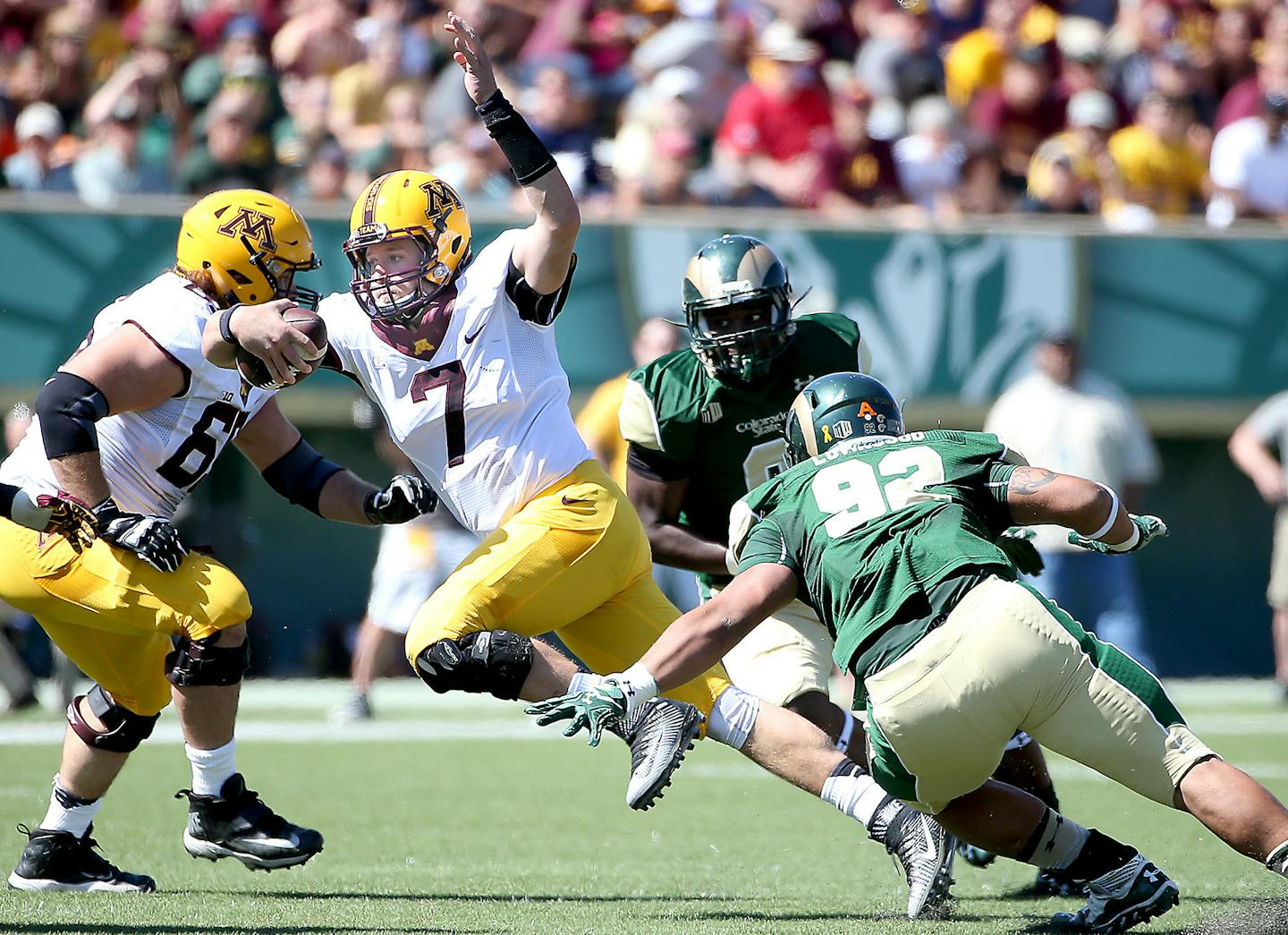 Minnesota quarterback Mitch Leidner ran the ball in the second quarter as Minnesota took on Colorado State at Sonny Lubick Field at Hughes Stadium, Saturday, September 12, 2015 in Ft. Collins, CO. ] (ELIZABETH FLORES/STAR TRIBUNE) ELIZABETH FLORES &#xef; eflores@startribune.com