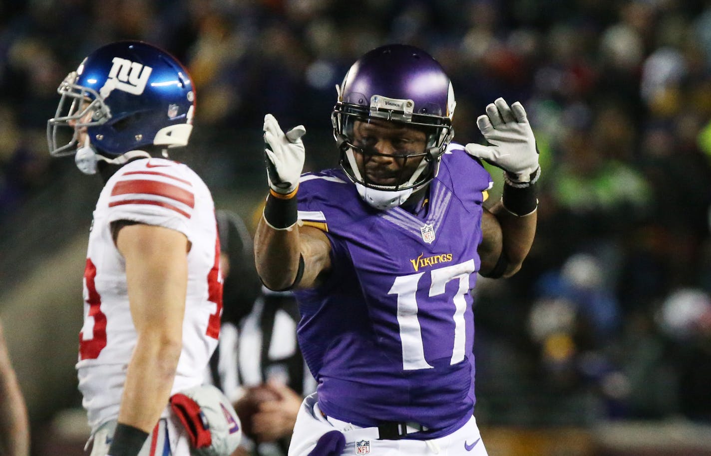 Vikings wide receiver Jarius Wright ran for 18 yards after receiving a pass form quarterback Teddy Breigewater in the fourth quarter. ] Mark Vancleave - mark.vancleave@startribune.com * The New York Giants played the Minnesota Vikings on Sunday, Dec. 27, 2015 at TCF Bank Stadium.