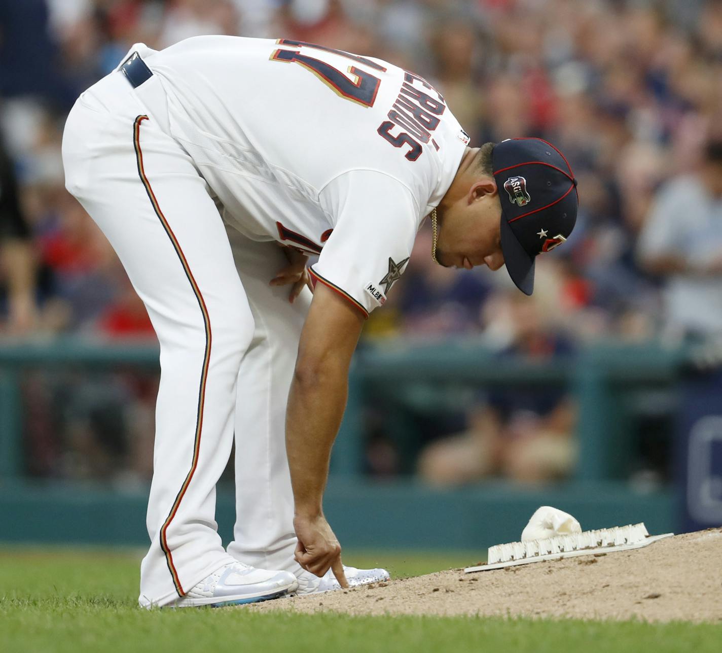 American League pitcher Jose Berrios, of the Minnesota Twins, prepares to take the mound during the third inning of the MLB baseball All-Star Game against the National League, Tuesday, July 9, 2019, in Cleveland. (AP Photo/John Minchillo)