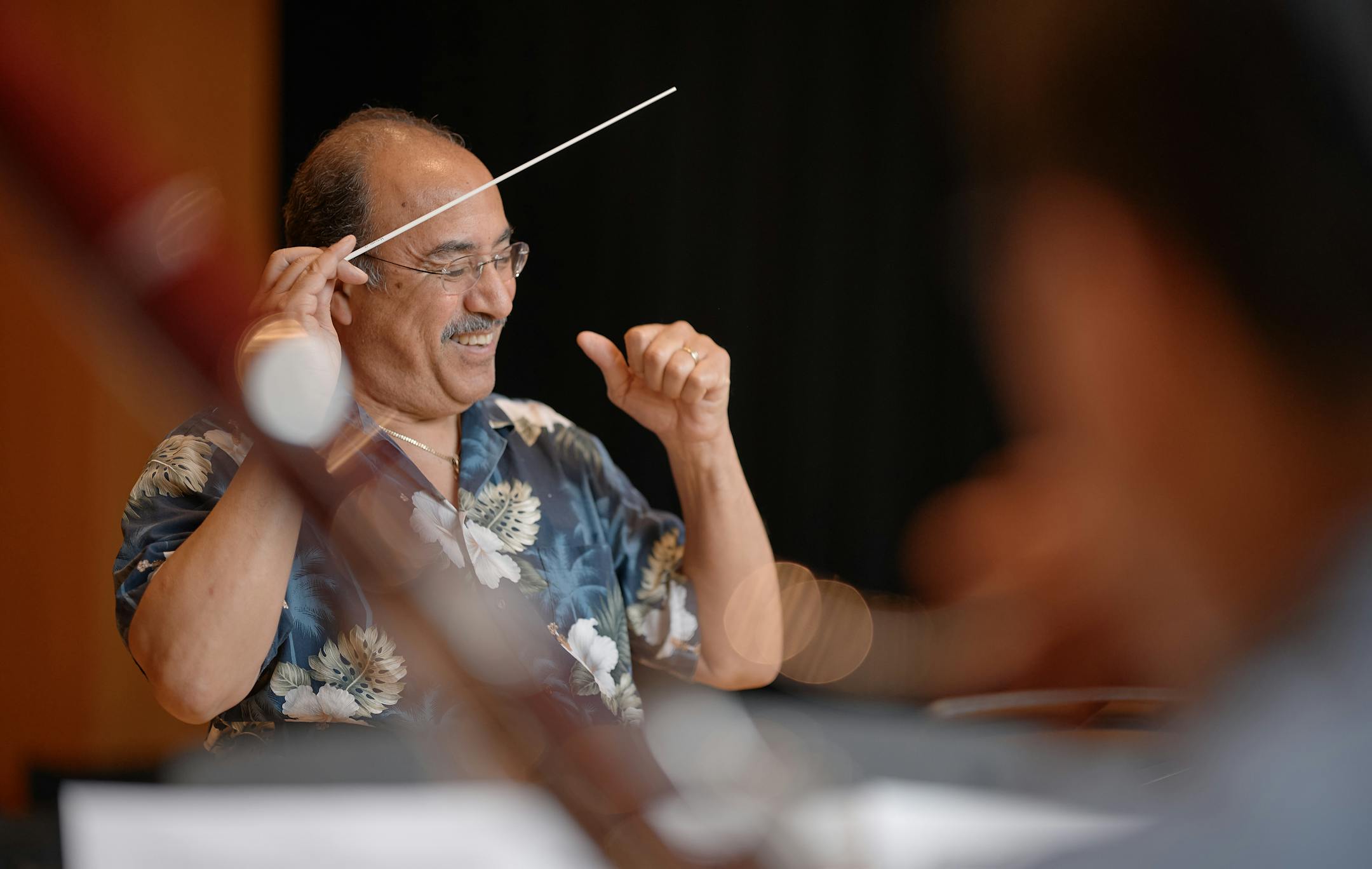Manny Laureano conducting
