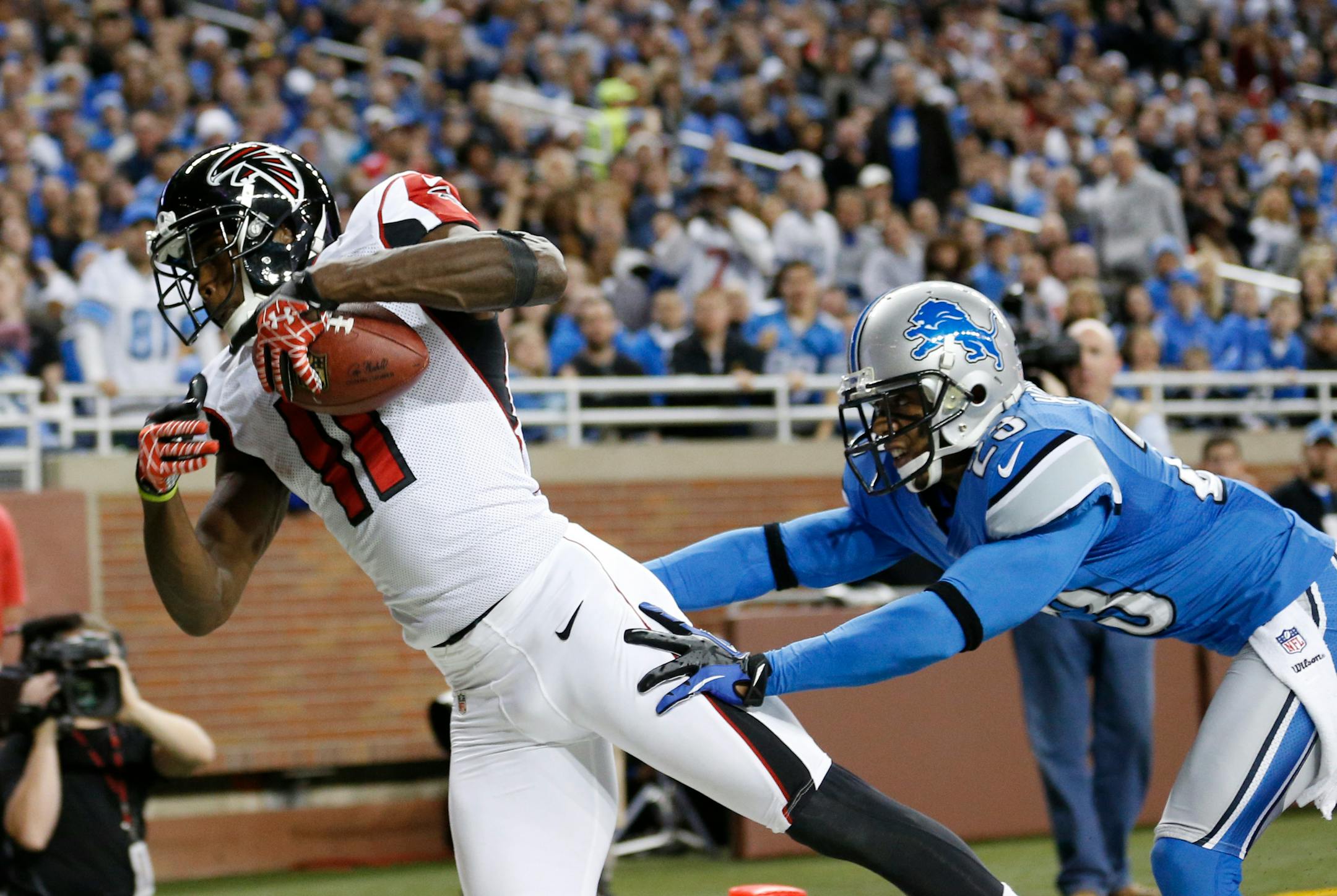 Julio Jones and the Falcons clinched home-field advantage throughout the NFC playoffs.