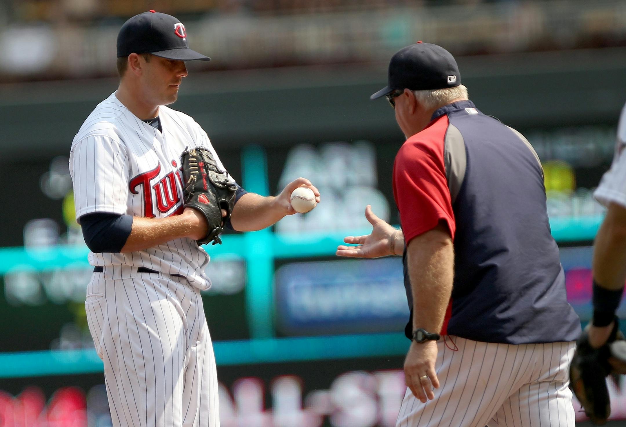 After five and a half innings Brian Duensing handed the ball to Ron Gardenhire on the mound at Target Field in Minneapolis, MN, Thursday, August 31, 2012. (ELIZABETH FLORES/STAR TRIBUNE) ELIZABETH FLORES � eflores@startribune.com