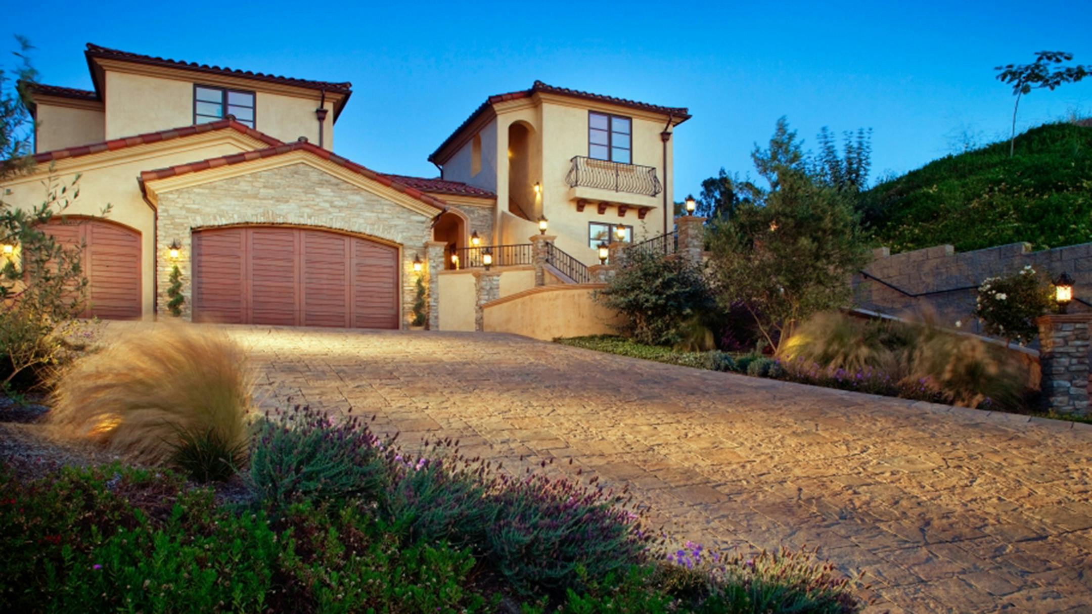 This hardscape project, located in California, was completed with materials manufactured by Sierra Building Products. (Photo courtesy of Belgard Hardscapes) ORG XMIT: 1168933