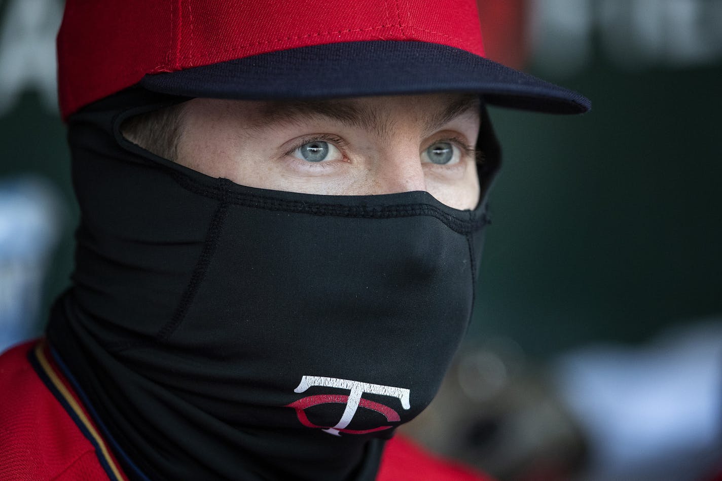 Minnesota Twins right fielder Robbie Grossman tries to stay warm on the bench before the start of the game against the Houston Astros on Tuesday, April 10, 2018 at Target Field in Minneapolis, Minn. (Carlos Gonzalez/Minneapolis Star Tribune/TNS) ORG XMIT: 1228242