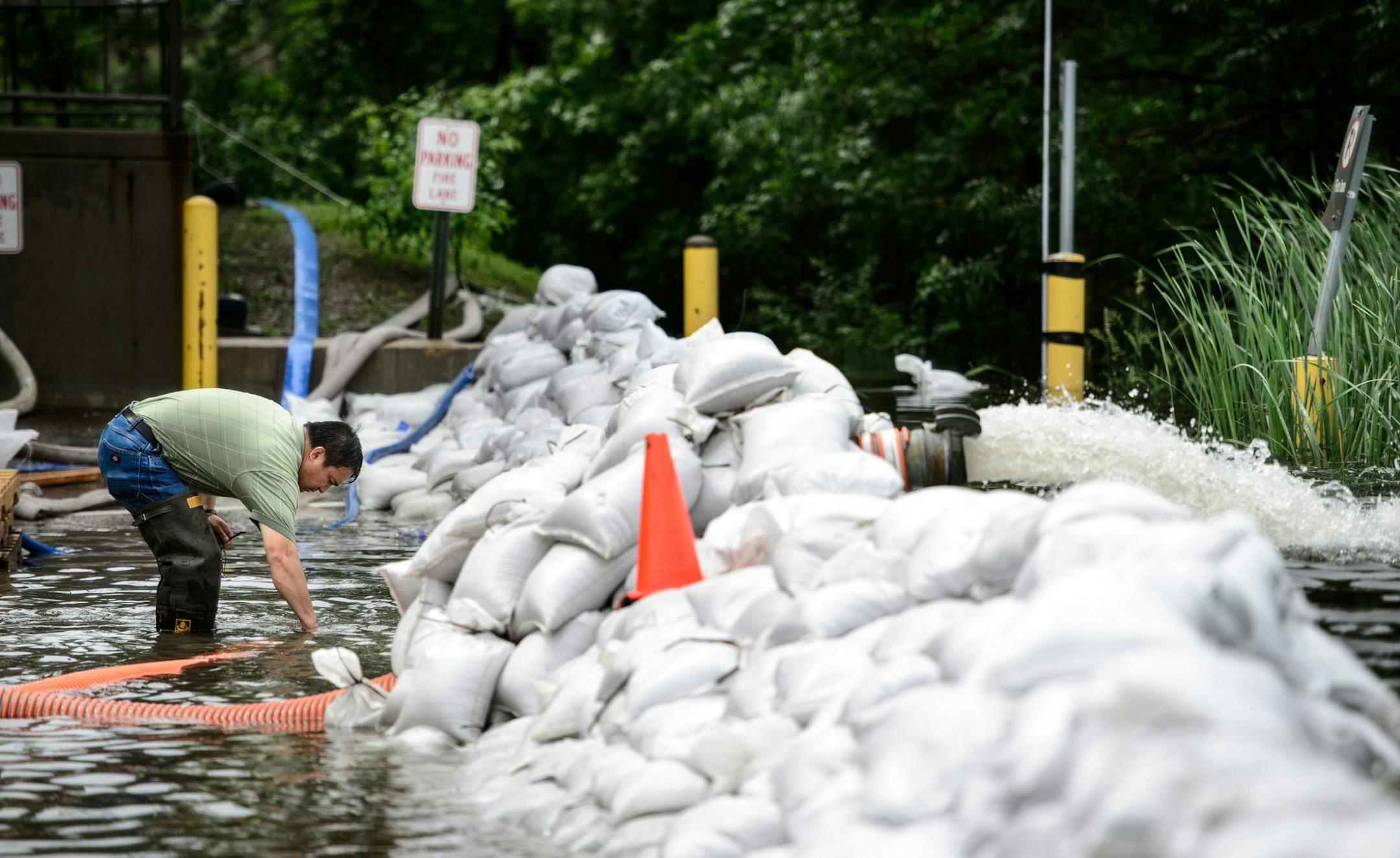 Heavy rains pushed Minnehaha Creek over its banks and workers at Park Nicollet Methodist Hospital brought in extra pumps and sandbags to keep it away from the St. Louis Park hospital. ] GLEN STUBBE * gstubbe@startribune.com Wednesday June 18, 2014