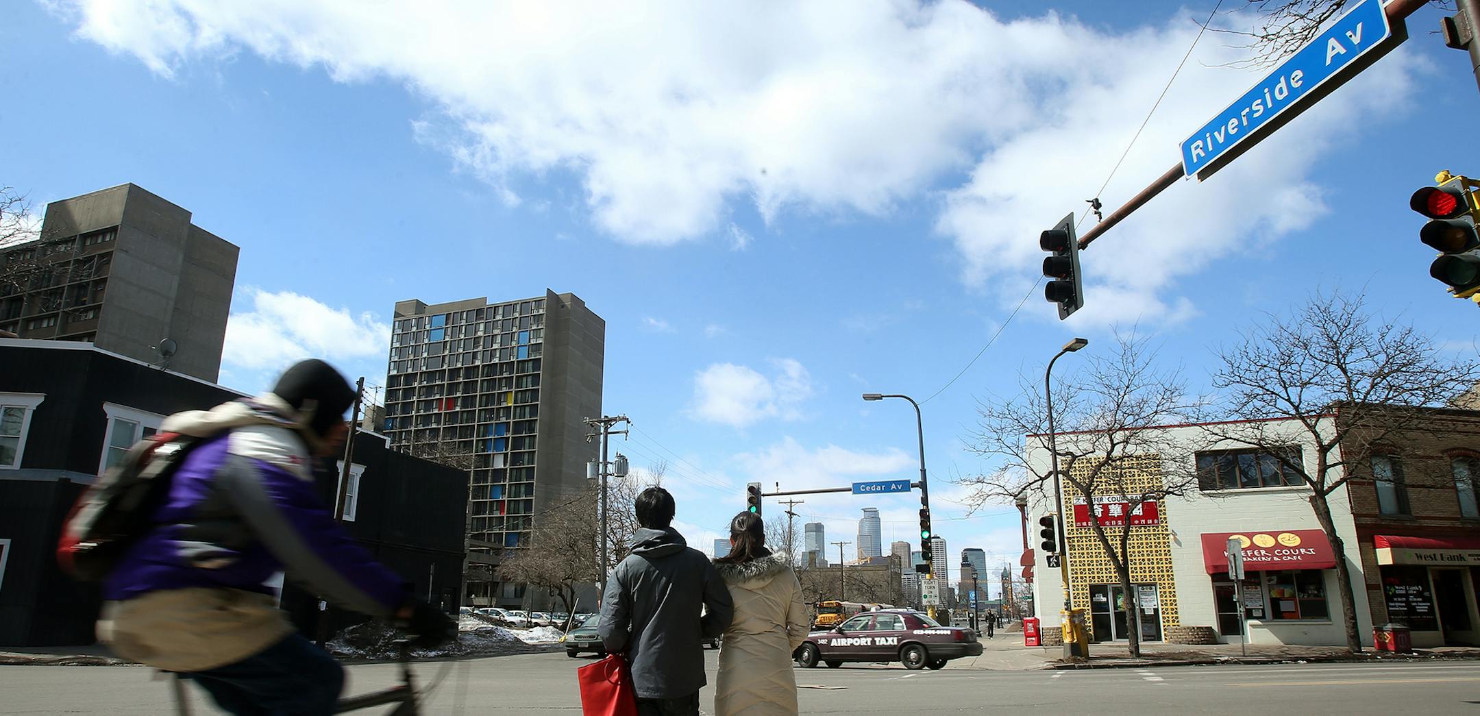Cedar Avenue and Riverside Avenue. ] JOELKOYAMA&#xef;jkoyama@startribune Minneapois, MN on March 25, 2014. Worst places for pedestrians to walk in Minneapolis. Worst intersections for pedestrian injuries in Minneapolis. ORG XMIT: MIN1403251842580647