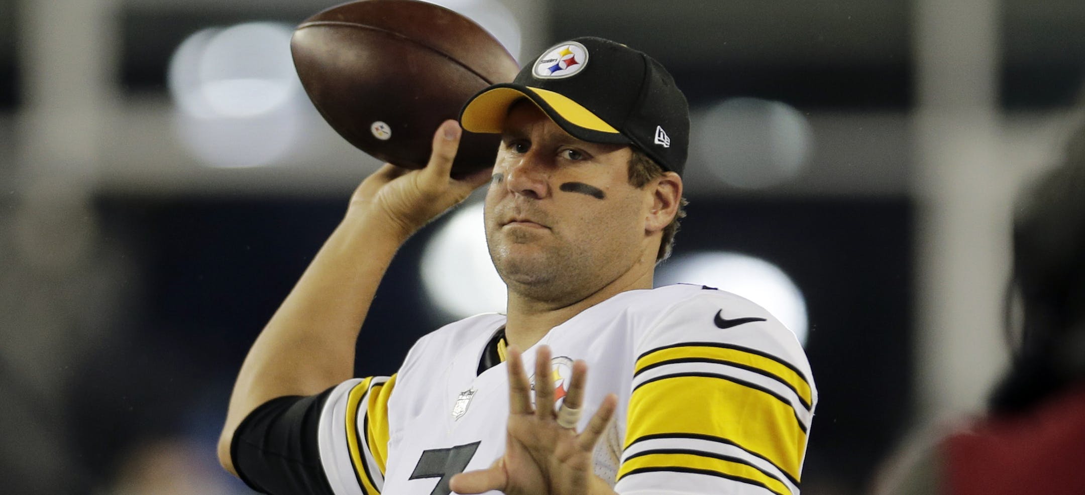 Pittsburgh Steelers quarterback Ben Roethlisberger warms up before an NFL football game against the New England Patriots, Thursday, Sept. 10, 2015, in Foxborough, Mass. (AP Photo/Charles Krupa)