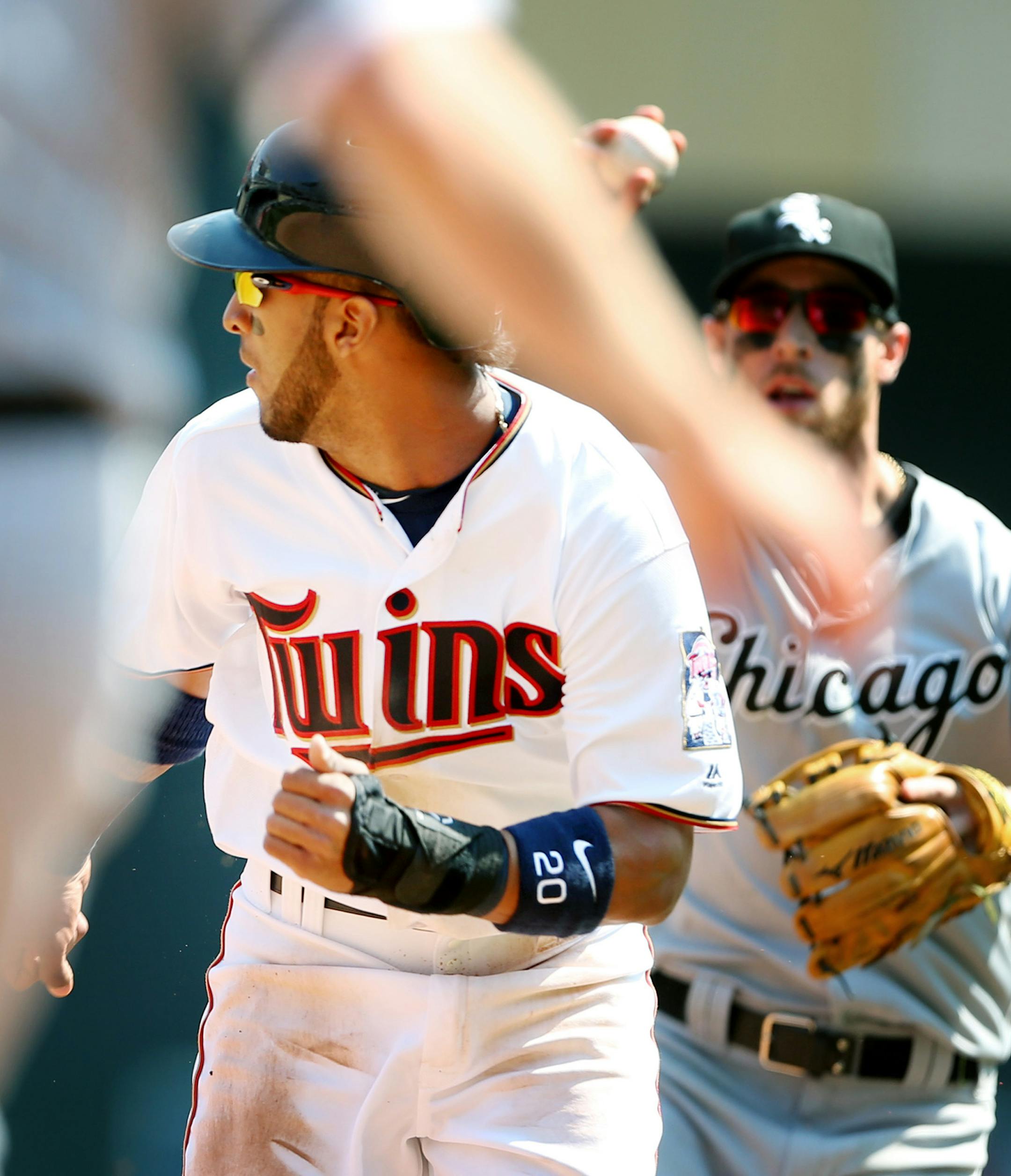 Minnesota Twins left fielder Eddie Rosario (20) was tagged out during a run down in the sixth inning at Target Field Thursday April 14, 2016 in Minneapolis, MN. ] The Chicago White Sox beat the Minnesota Twins 3-1. Jerry Holt Jerry.Holt@Startribune.com
