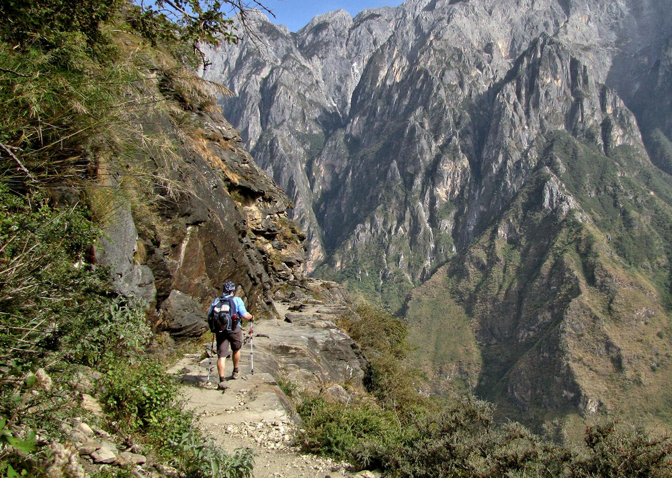 The trail leading from the Halfway Guesthouse is a narrow, rocky ledge.