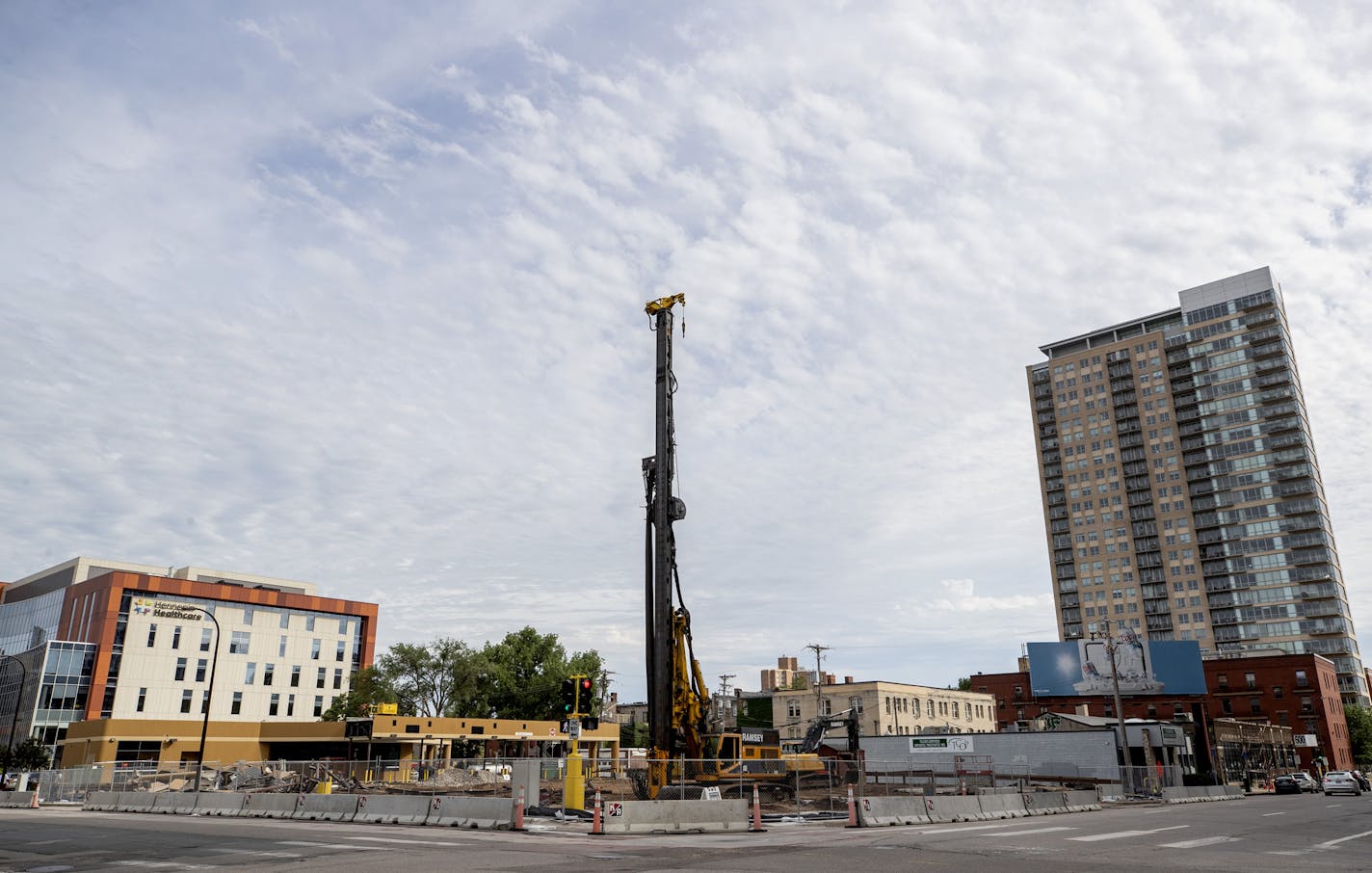 Kraus Anderson plans to build a 16-story luxury apartment building with 341 apartments on the 800 block of Portland Ave. South in Minneapolis. ] CARLOS GONZALEZ &#x2022; cgonzalez@startribune.com &#x2013; Minneapolis, MN &#x2013; June 27, 2019, Kraus Anderson is deepening its commitment to downtown Minneapolis by announcing plans to build a 16-story luxury apartment building with 341 apartments