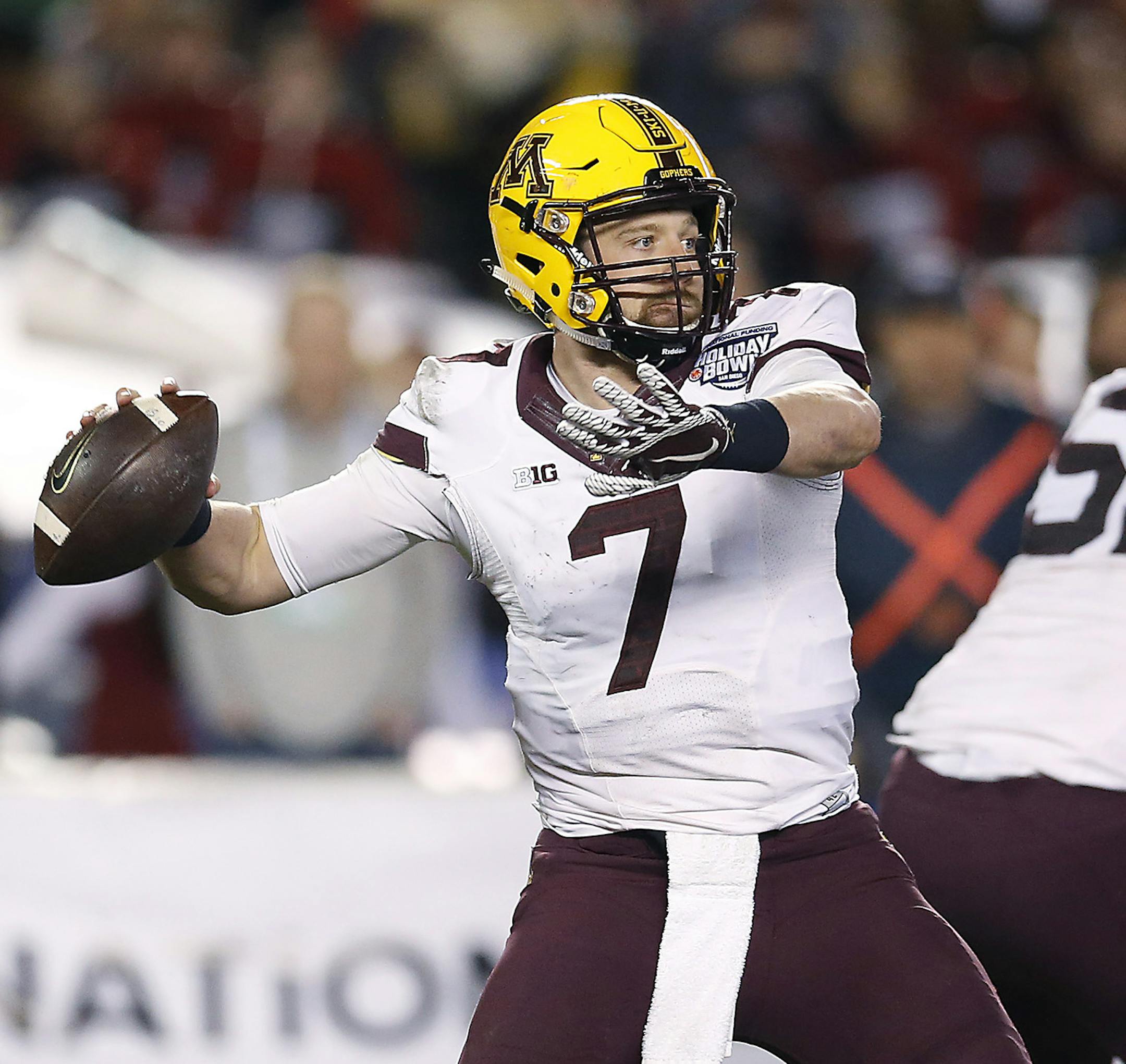 Minnesota's quarterback Mitch Leidner looked downfield for a pass during the fourth quarter as they took on Washington State at Qualcomm Stadium for the San Diego Holiday Bowl, Tuesday, December 27, 2016 in San Diego, CA. ] (ELIZABETH FLORES/STAR TRIBUNE) ELIZABETH FLORES &#x2022; eflores@startribune.com
