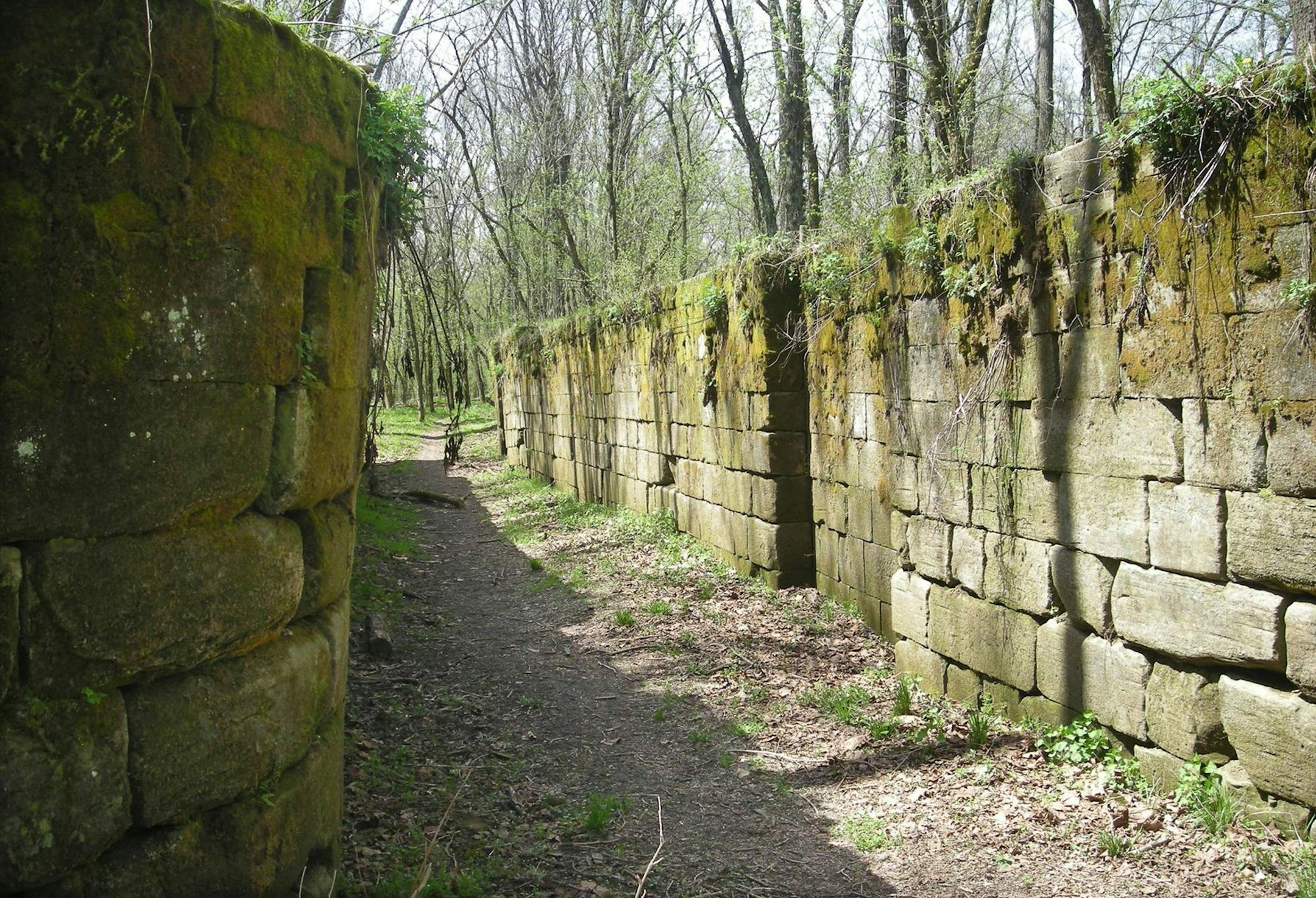 Lock 16 on the Ohio & Erie Canal is tucked north of the Licking River in Blackhand Gorge State Nature Preserve in Licking County. Nearby is a 337-foot tunnel used by old trolleys. (Bob Downing/Akron Beacon Journal/MCT) ORG XMIT: 1147696