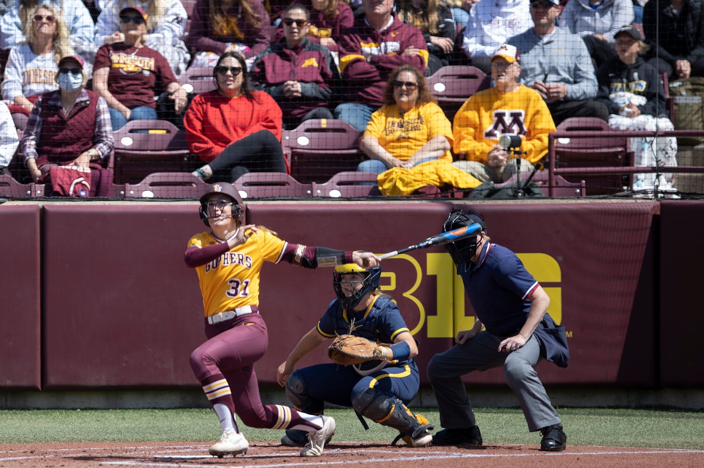 Gopher center fielder Natalie DenHartog hit a solo homer run in the first inning .] Jerry Holt •Jerry.Holt@startribune.com