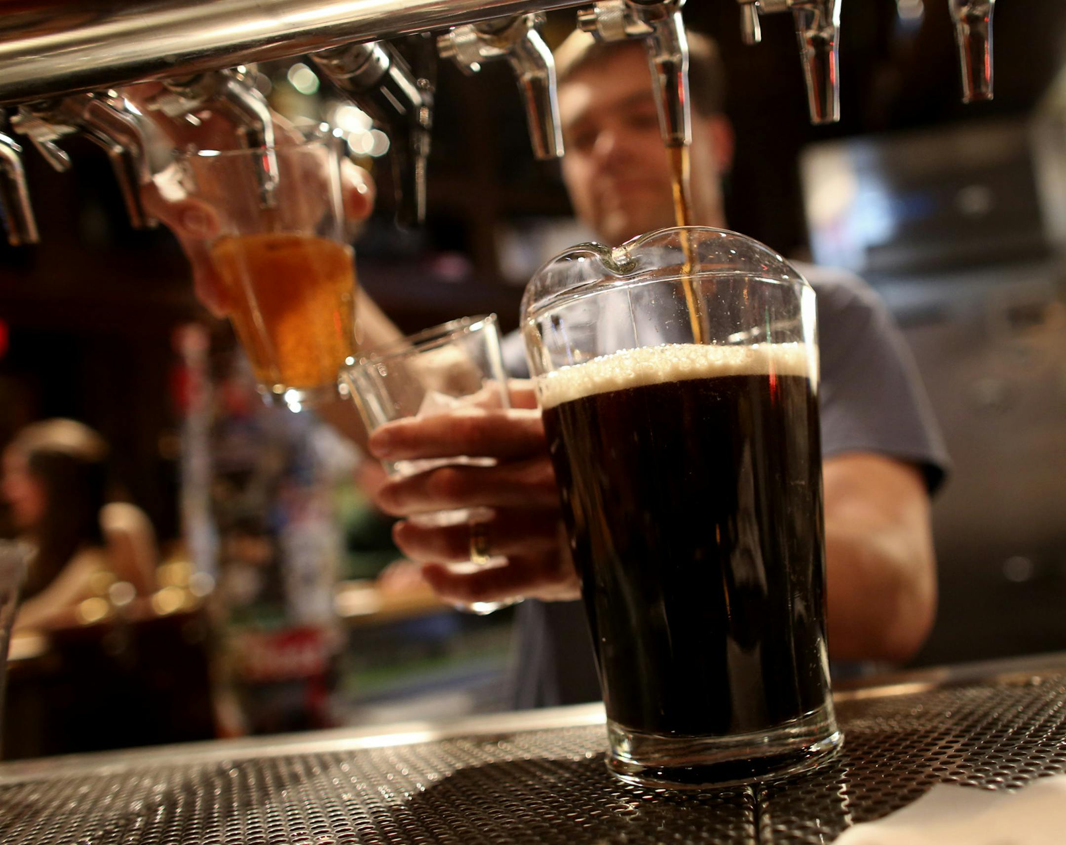 Paul Helstrom poured pitchers and pints behind the bar at Fitger's Brewhouse in Duluth Min., Wednesday, May 22, 2013. ] (KYNDELL HARKNESS/STAR TRIBUNE) kyndell.harkness@startribune.com