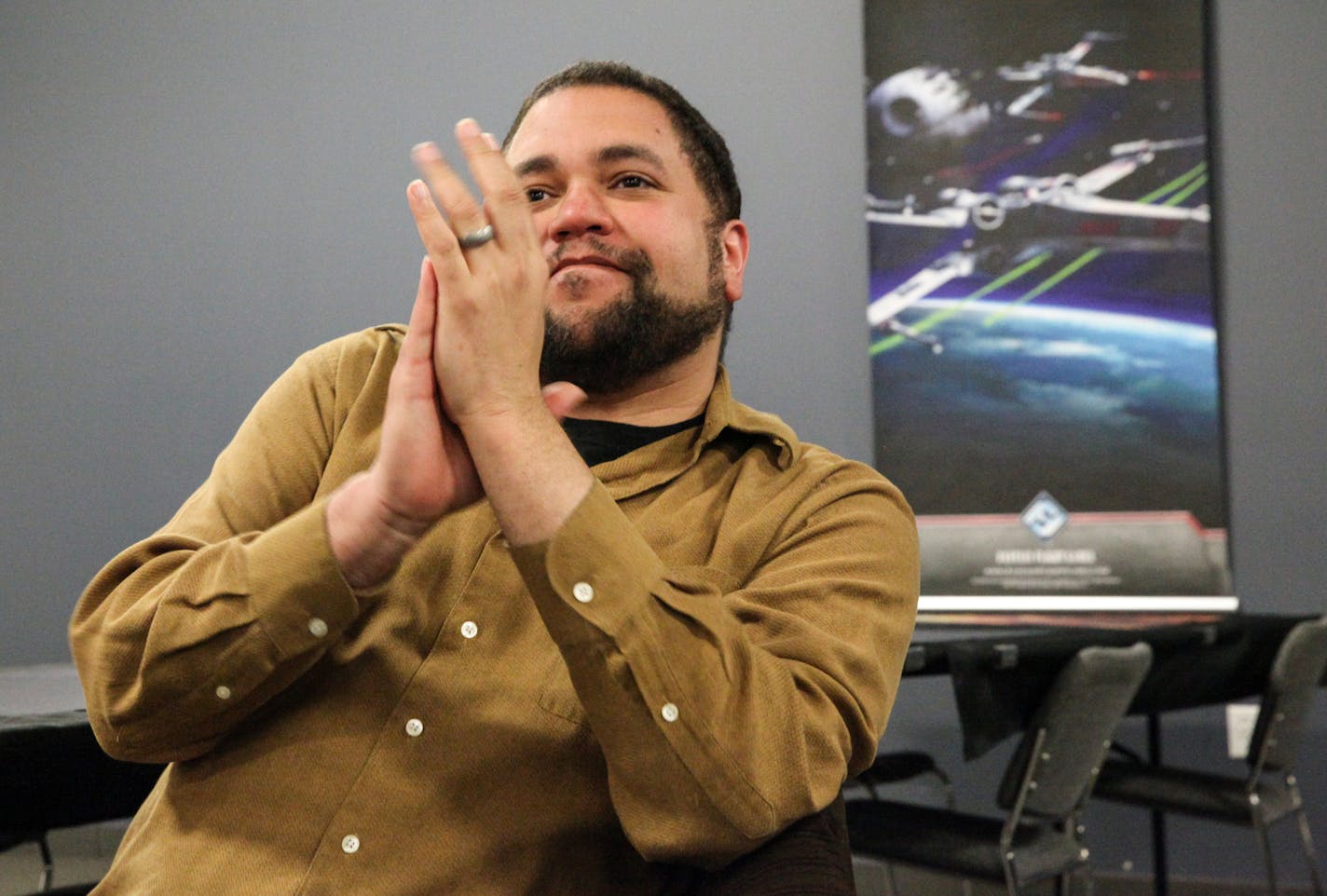 Derek &#x201c;Duck&#x201d; Washington, the playwright, claps for Ben Dan Del&#x2019;s short story in a preshow performance.