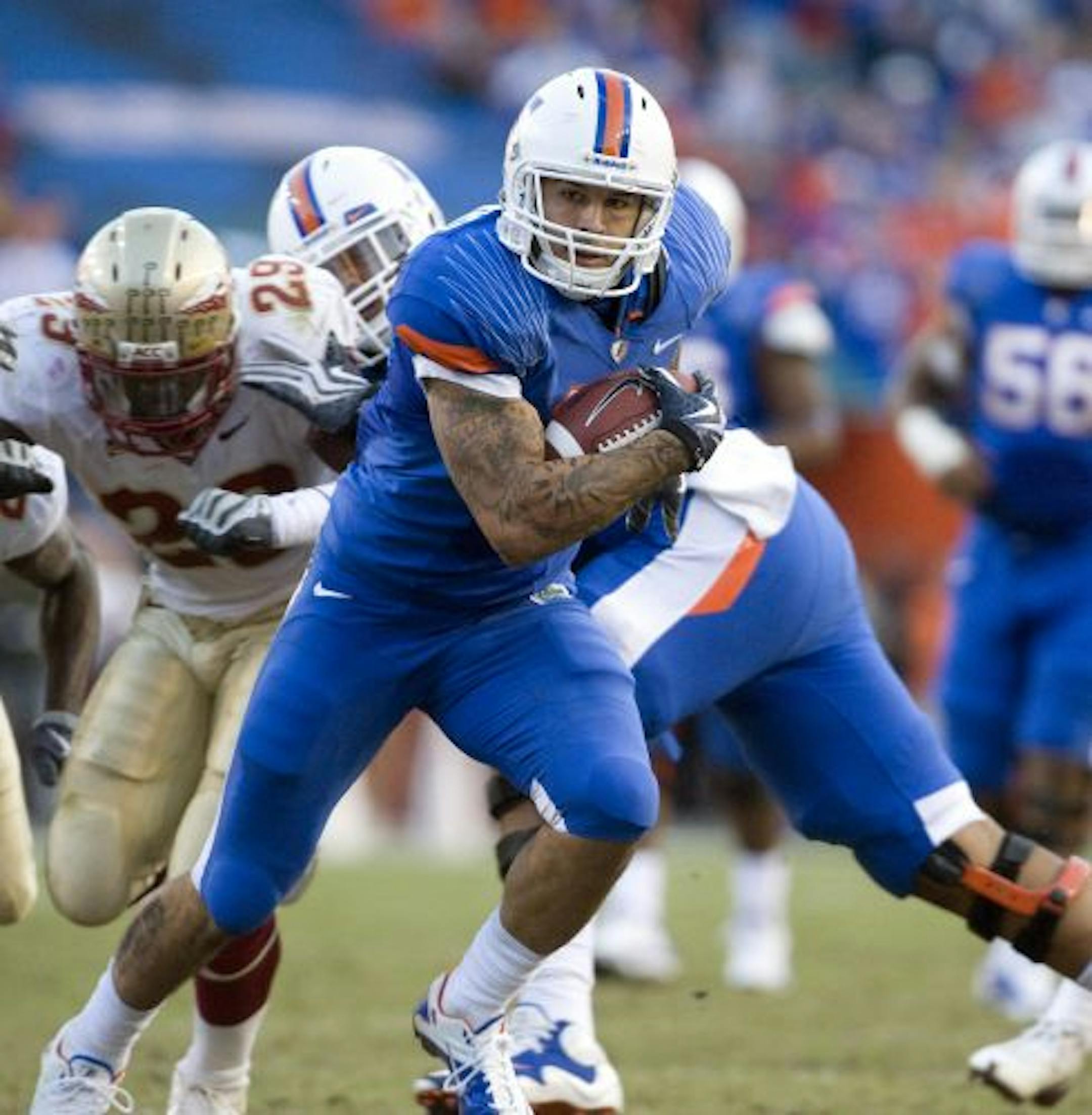 Florida tight end Aaron Hernandez (81) runs for a touchdown against Florida State after catching a Tim Tebow pass in the first half during an NCAA college football game in Gainesville, Fla., Saturday, Nov., 28, 2009.