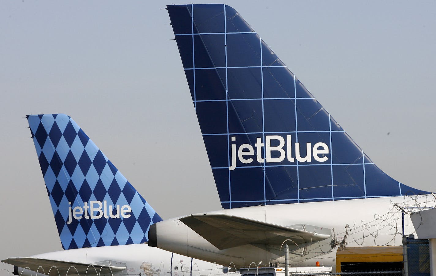 ** FILE ** JetBlue airplanes are seen at JFK airport in a Tuesday, Feb. 20, 2007 file photo. German airline Deutsche Lufthansa AG said Thursday, Dec. 13, 2007 it is buying a 19 percent stake in U.S. discount airline JetBlue Airways Corp., its first foray into the U.S. market, in a US$300 million (euro 204.32 million) deal. In a brief statement, the airline, Germany's biggest, said it would acquire the shares from JetBlue in a block trading transaction. (AP Photo/Rick Maiman) ORG XMIT: FRA145