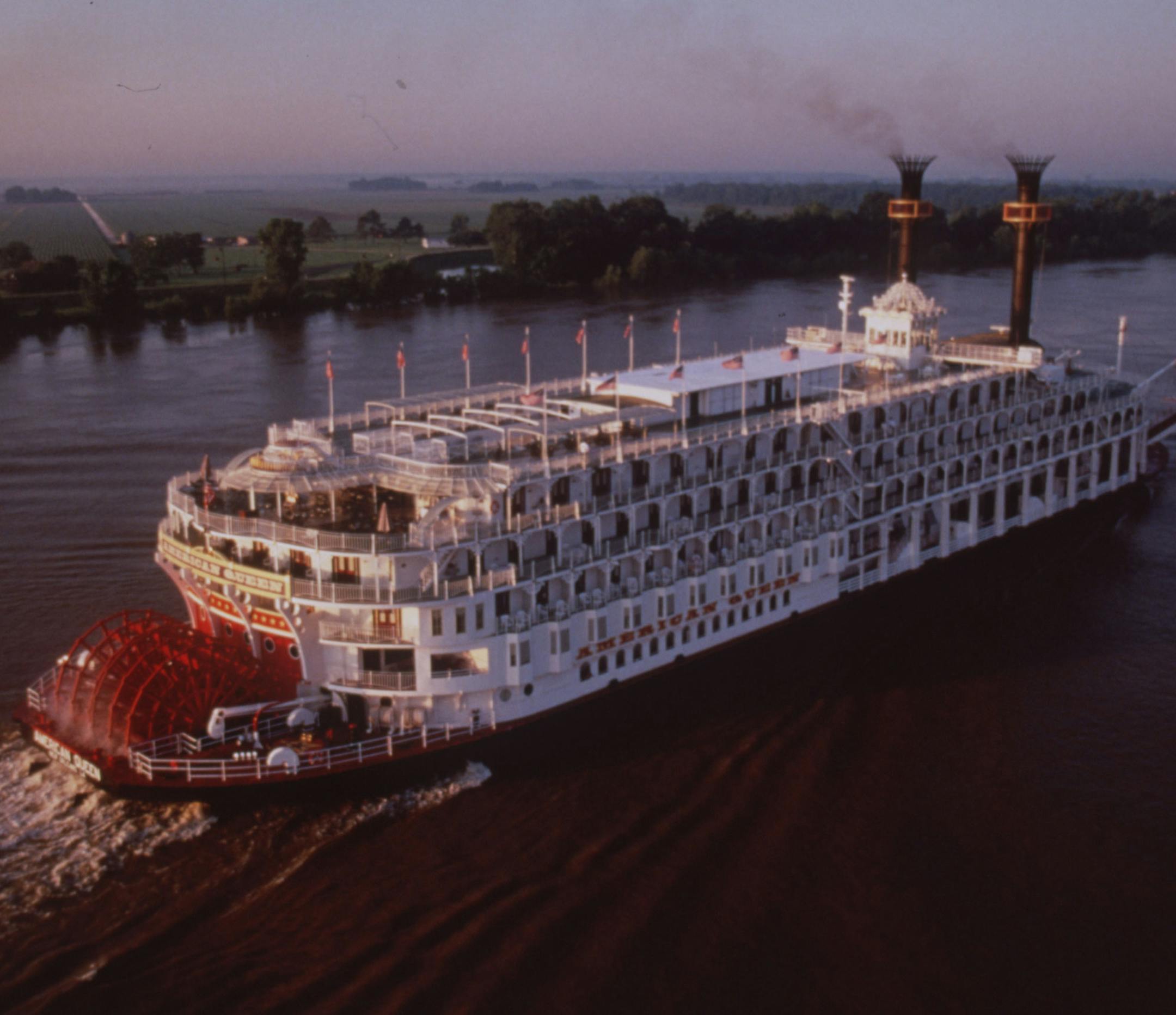 Under steam: a full-length view of the 418-foot-long American Queen, the largest steamboat ever built for the Mississippi River system. // Photo courtesy of the Delta Queen Steamboat Company.