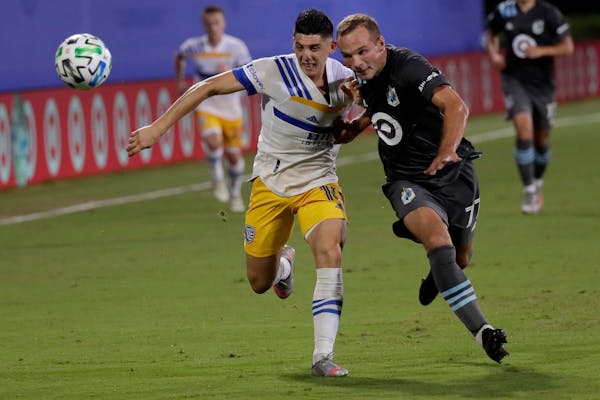 San Jose Earthquakes forward Cristian Espinoza, left, and Minnesota United defender Chase Gasper vie for the ball during the first half