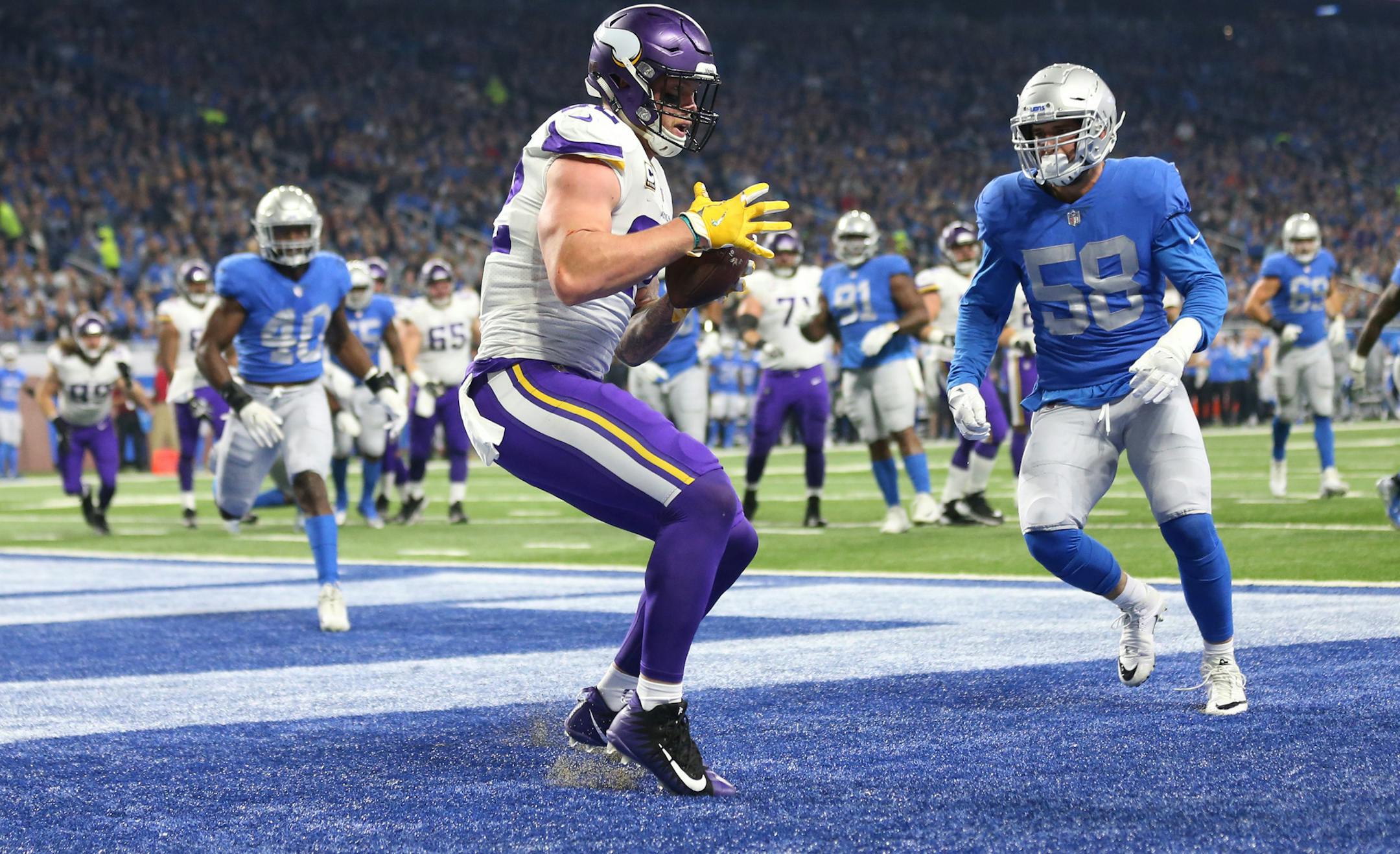 Minnesota Vikings tight end Kyle Rudolph (82) caught his first down in the first quarter over Detroit Lions outside linebacker Paul Worrilow (58) at Ford Field Thursday November 23, 2017 in Detroit , MI.] The Detroit Lions hosted the Minnesota Vikings Thanksgiving day.JERRY HOLT &#xef; jerry.holt@startribune.com