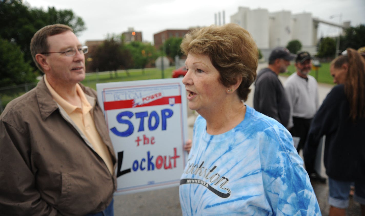 With American Crystal Sugar Co.'s lockout of 1,300 union employees in its 11th month workers will take another vote that's scheduled June 23, on the same contract they soundly rejected last year.Susan Slyvester is a Union Trusteeand was on the picket line at the main gate in Crookston.. ]Richard.Sennott@startribune.com Richard Sennott /Star Tribune. , Crookston Minn. Tuesday 06/20/12) ** Susan Slyvester (cq) ORG XMIT: MIN2013052817511783