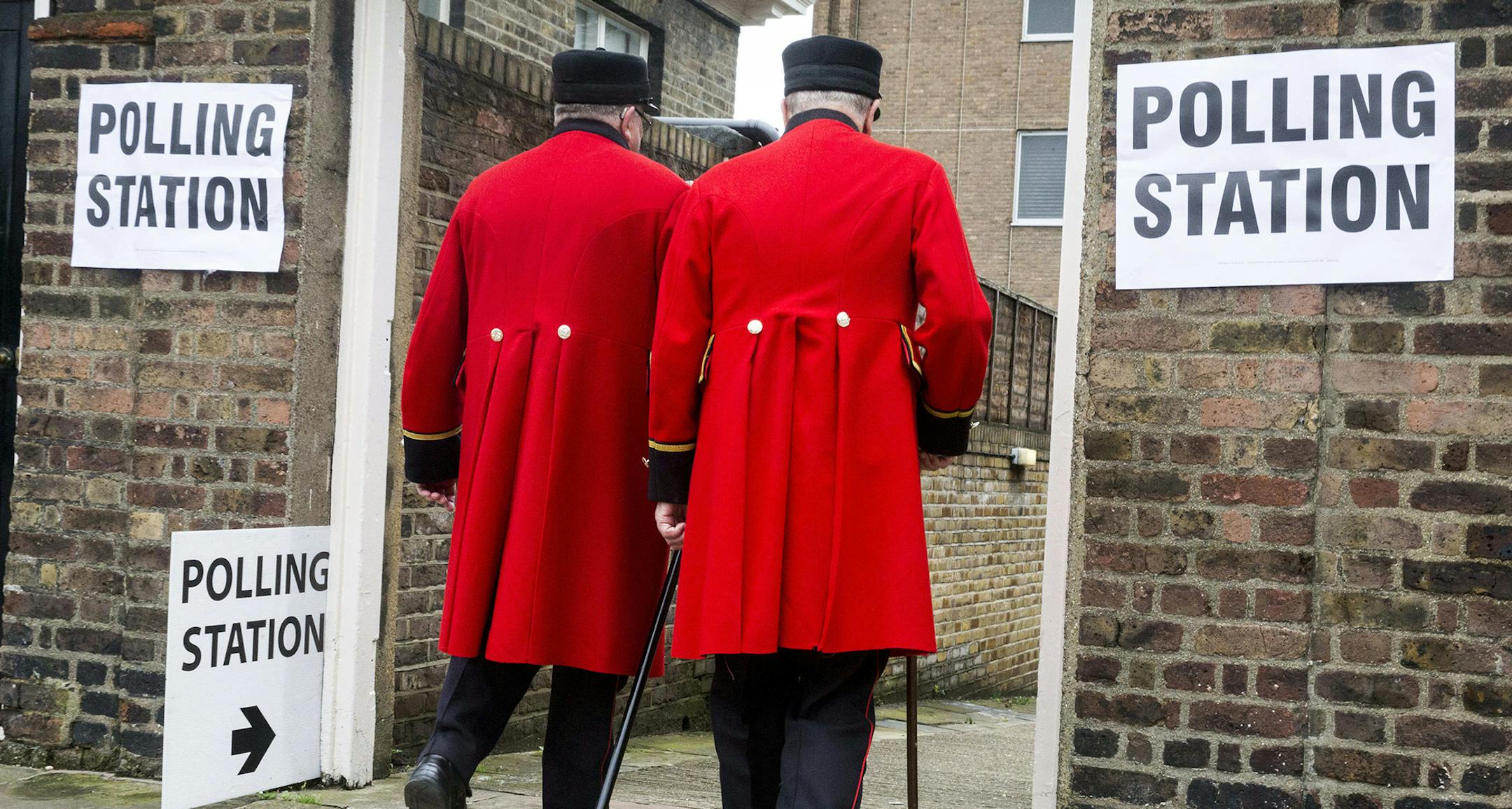 Chelsea pensioners vote at the Royal Hospital during the EU Referendum polling day on June 23, 2016 in London. (Mark Thomas/i-Images/Zuma Press/TNS) ORG XMIT: 1186462 ORG XMIT: MIN1606230930450302