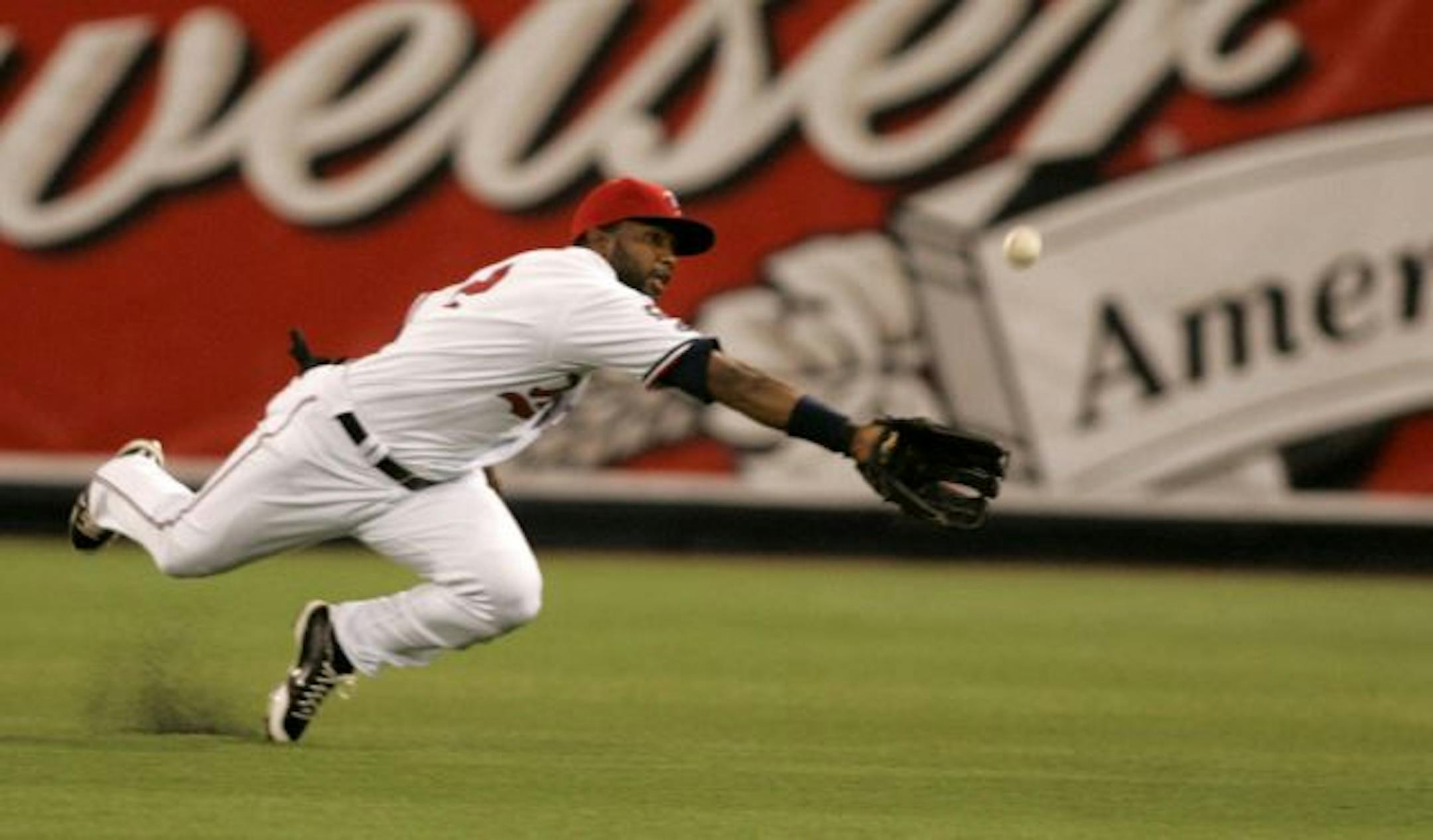 Twins outfielder Denard Span was scratched from Sunday's lineup because of continuing dizziness and weakness.