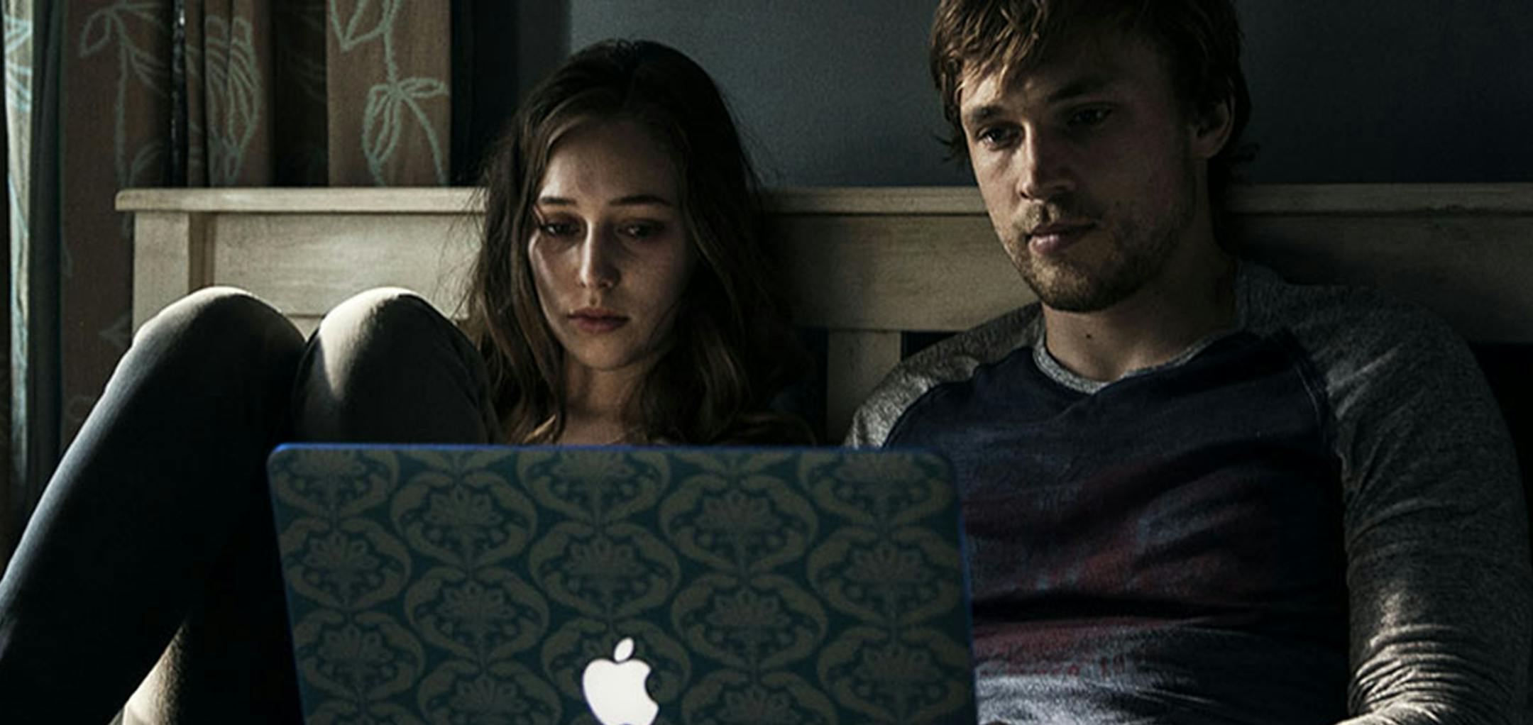Alycia Debnam-Carey and William Moseley in "Friend Request." (Casey Crafford/Warner Bros.) ORG XMIT: 1211124