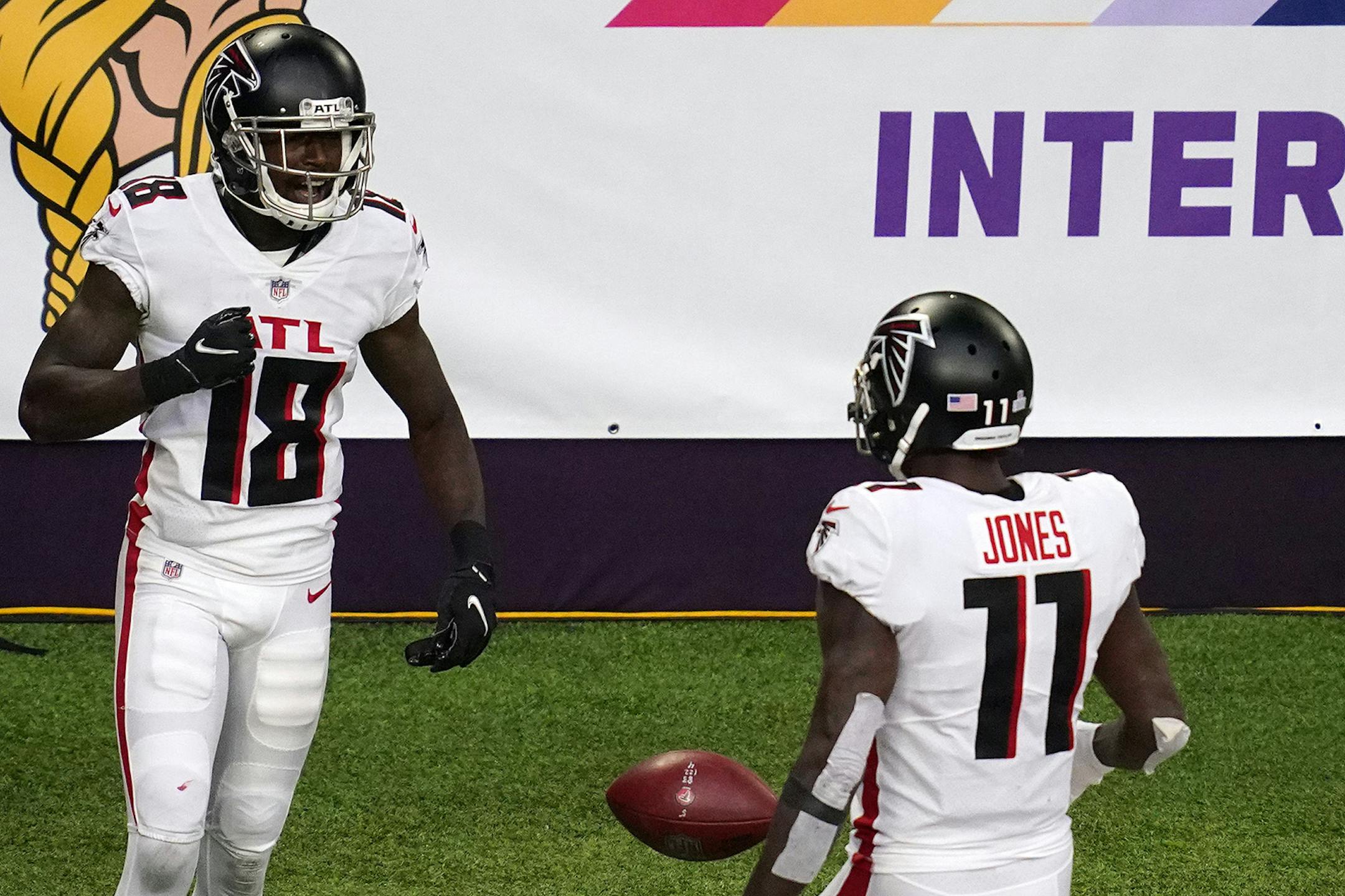 Atlanta Falcons wide receiver Calvin Ridley (18) celebrated a touchdown in the second quarter.