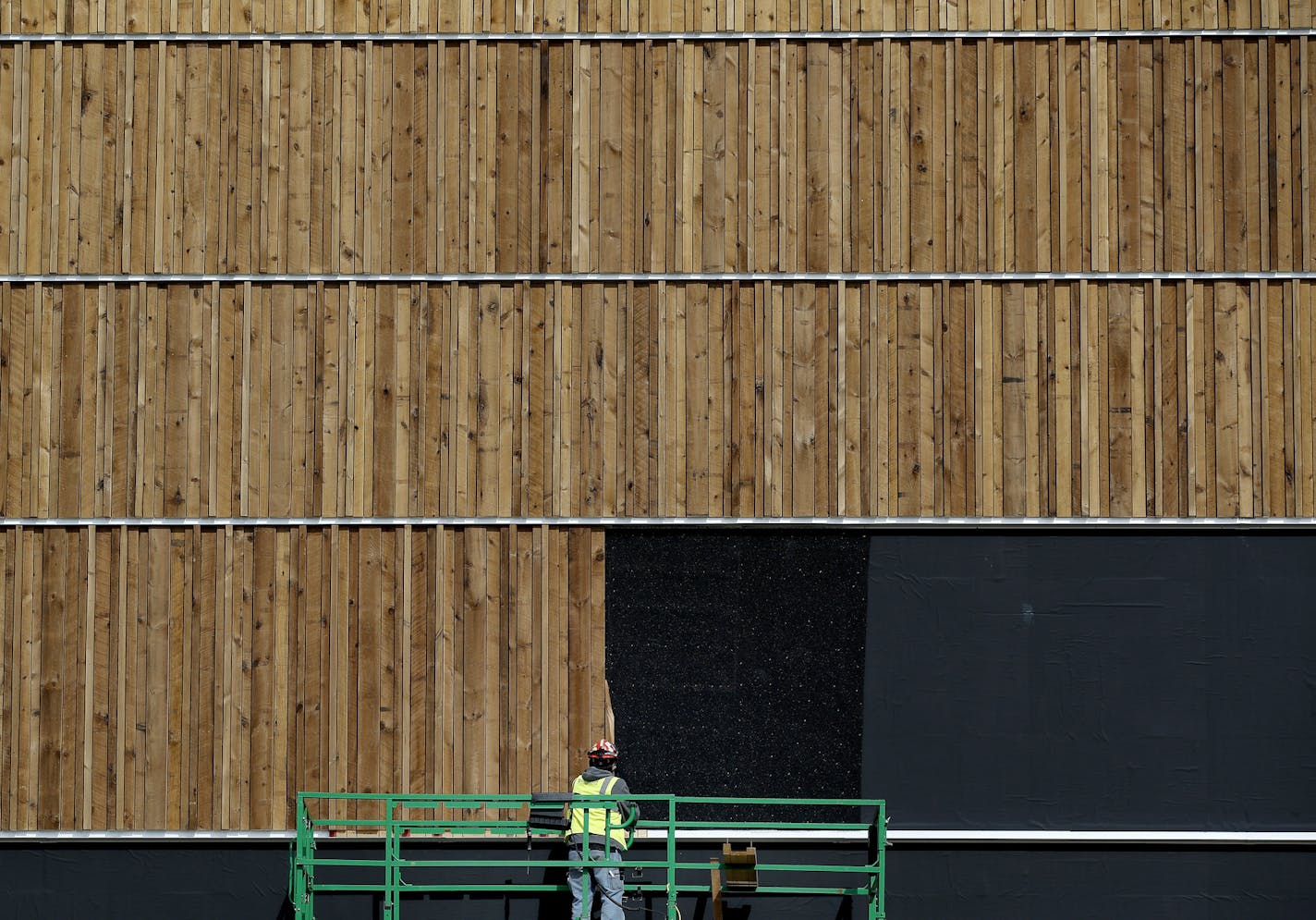 White pine was installed on the Bell Museum and Planetarium at the University of Minnesota's St. Paul campus. ] CARLOS GONZALEZ &#xef; cgonzalez@startribune.com - March 9, 2017, St. Paul, MN, The designers behind the Bell Museum and Planetarium at the University of Minnesota&#xed;s St. Paul campus want it to be as natural as possible. When it is completed in the summer of 2018, the museum will not only showcase the state&#xed;s natural history, it will be made of it. About 40 percent of the new