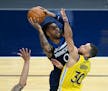 Minnesota Timberwolves guard D'Angelo Russell (0) attempted a shot as he was defended by Golden State Warriors guard Stephen Curry (30) in the second 