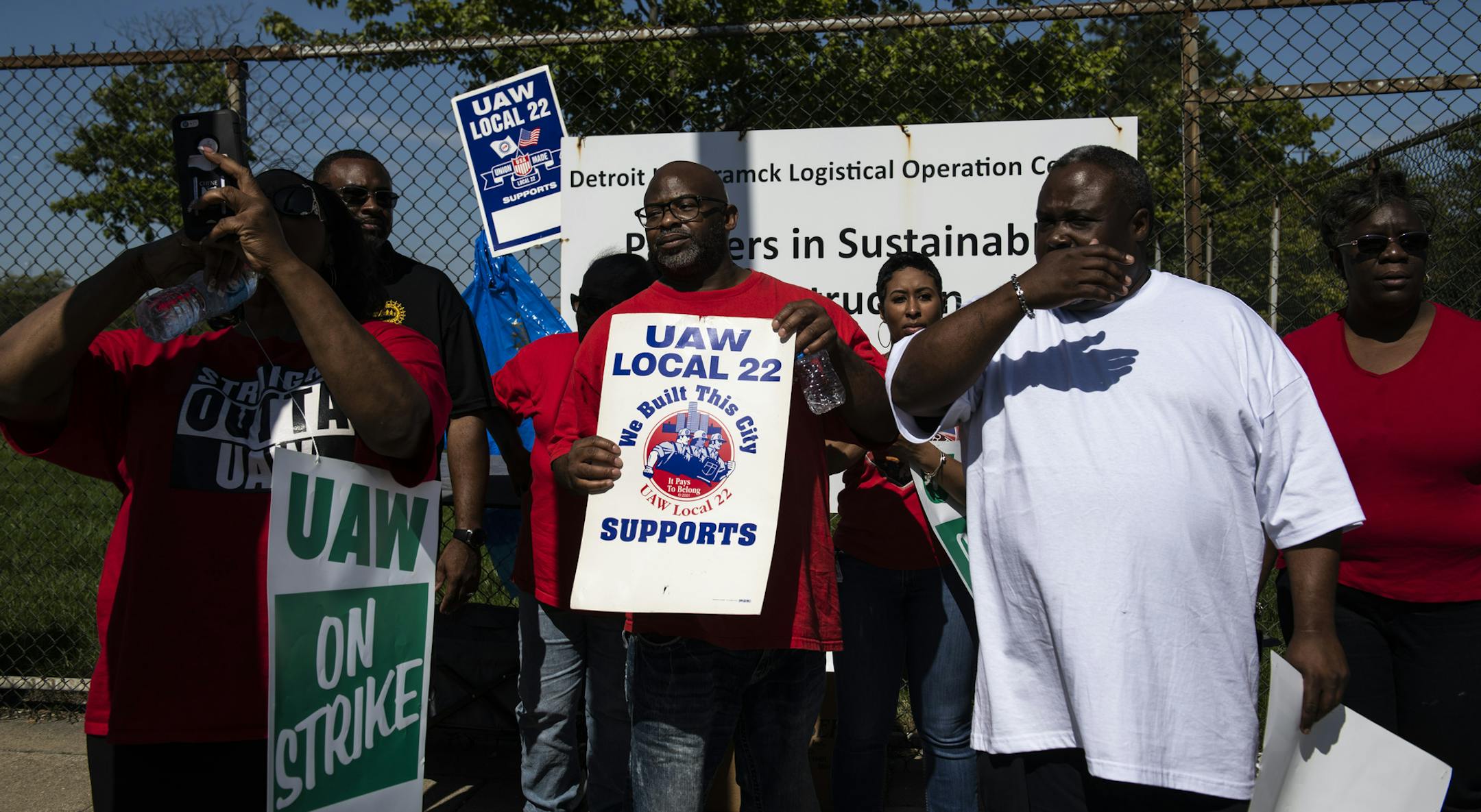 Workers on strike outside the General Motors Detroit-Hamtramck Assembly Plant in Detroit, Sept. 22, 2019. Sen. Elizabeth Warren (D-Mass.), a Democratic presidential candidate, joined the workers on the picket line Sunday. (Brittany Greeson/The New York Times)