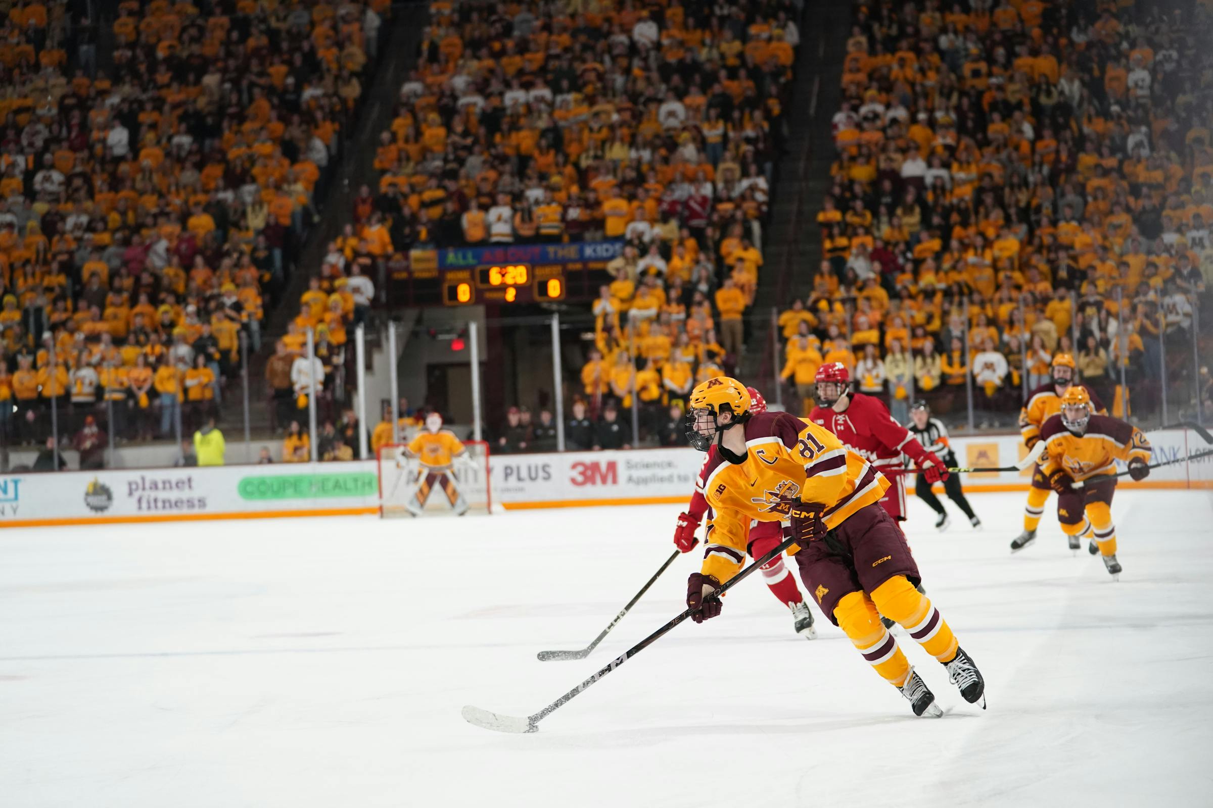 Gophers men’s hockey team accelerates away from Wisconsin, sweeps series